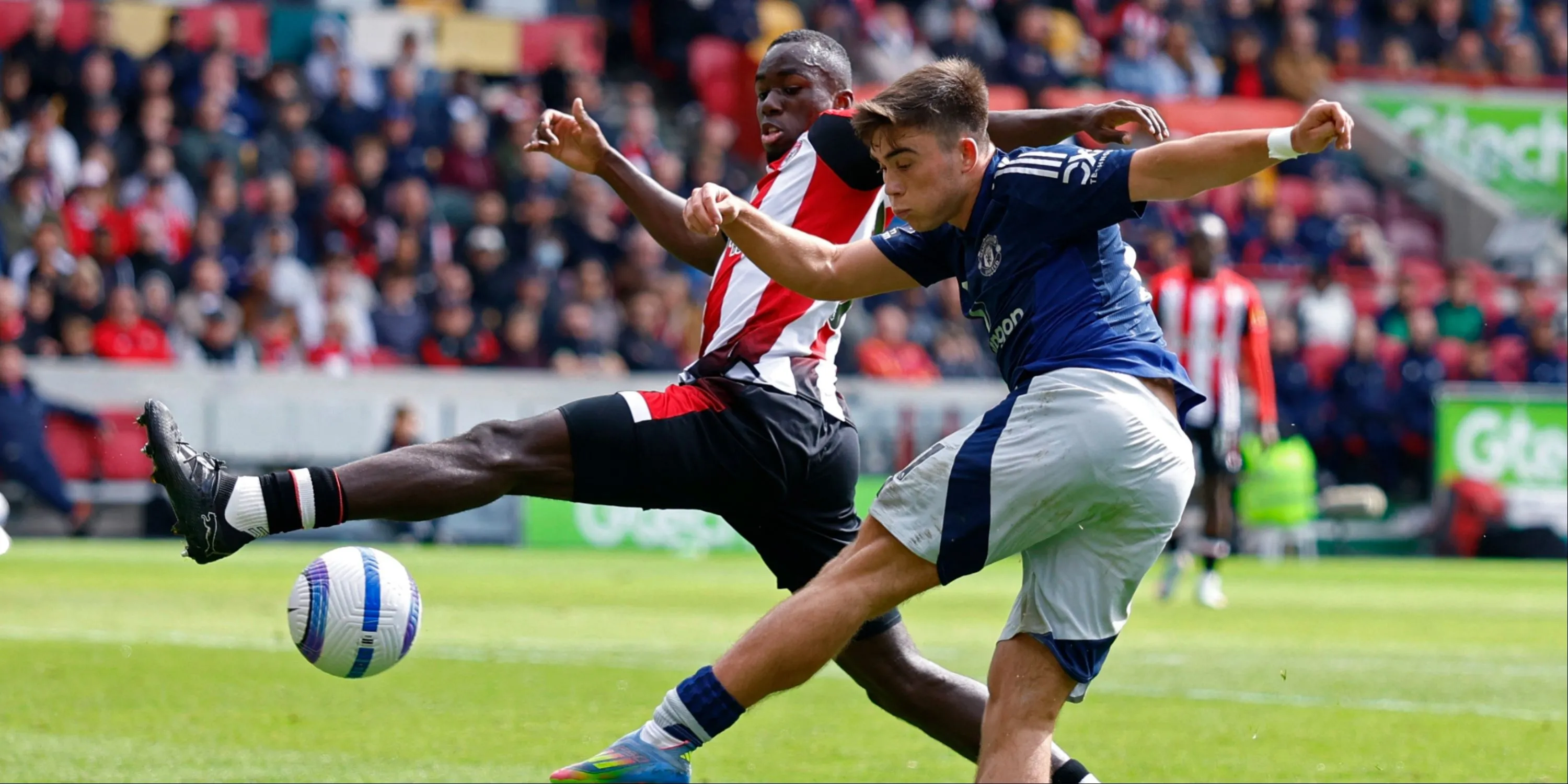 Thất bại 3-4 trước Brentford: Ngày tồi tệ của MU và Luke Shaw