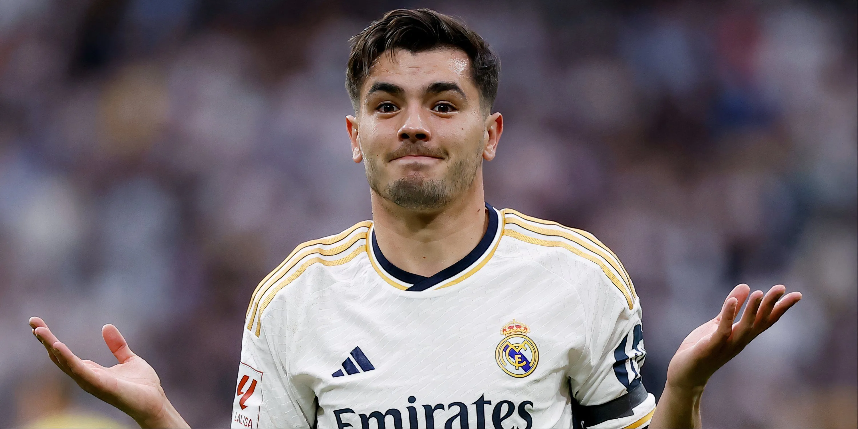 Brahim Diaz kiểm soát bóng trong màu áo Real Madrid