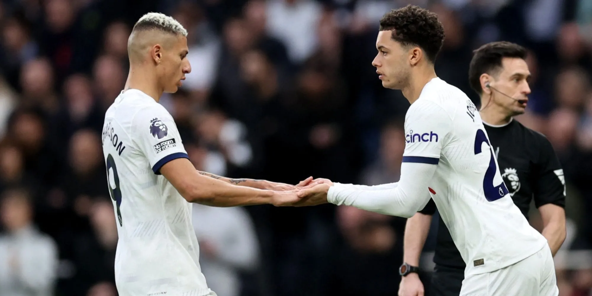 Brennan Johnson của Tottenham Hotspur vào sân thay Richarlison
