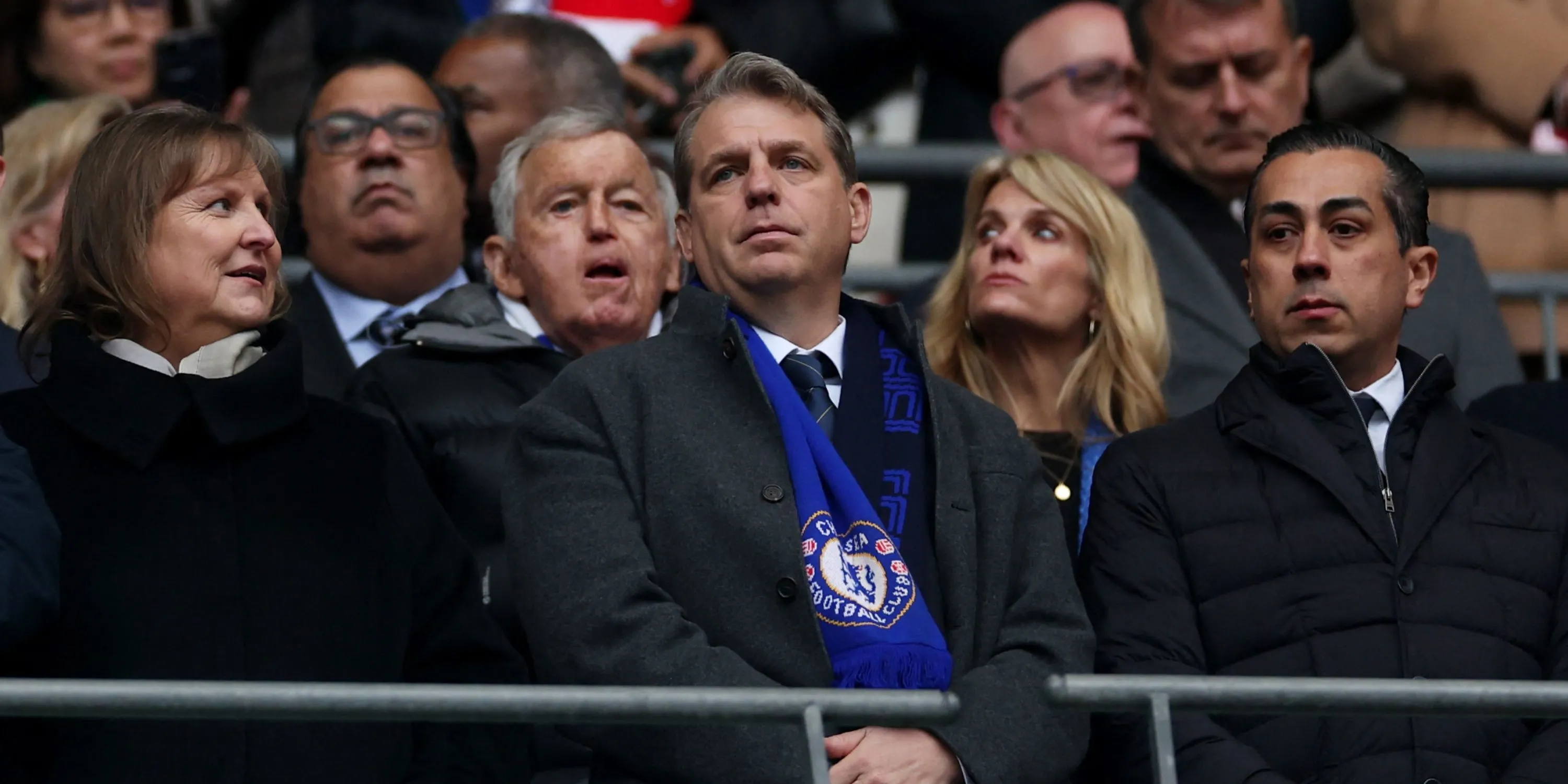 Chủ sở hữu Chelsea Todd Boehly và Behdad Eghbali theo dõi trận đấu tại Premier League
