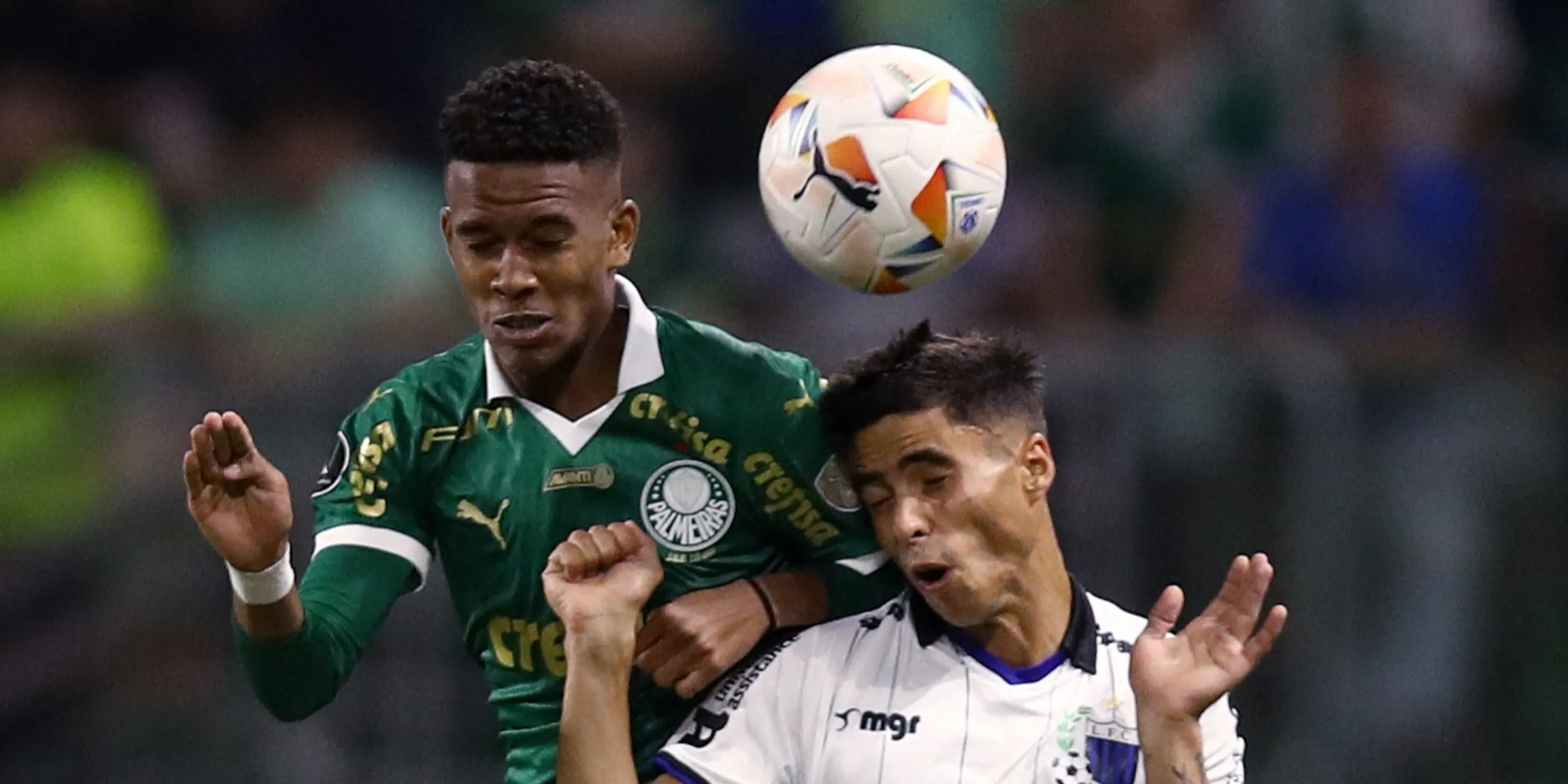 Estêvão Willian thể hiện kỹ năng đi bóng trong màu áo Palmeiras tại Brasileirão