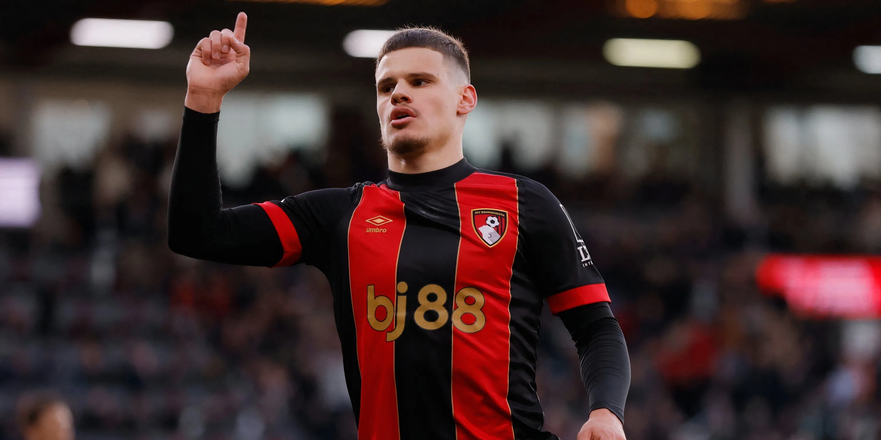 Hậu vệ Milos Kerkez trong màu áo Bournemouth tại Premier League
