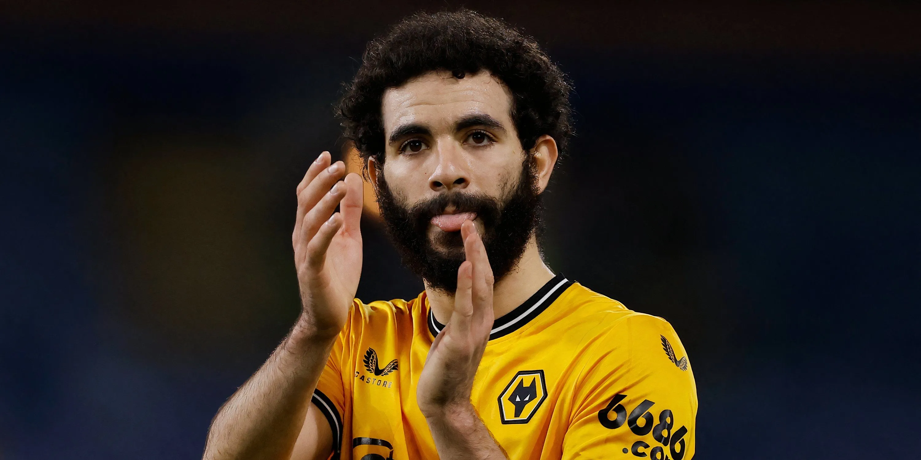 Hậu vệ Rayan Aït-Nouri của Wolves đang là mục tiêu của Man City.