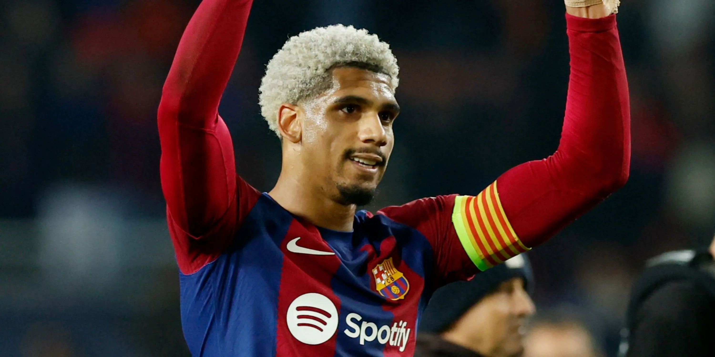Hậu vệ Ronald Araujo của Barcelona