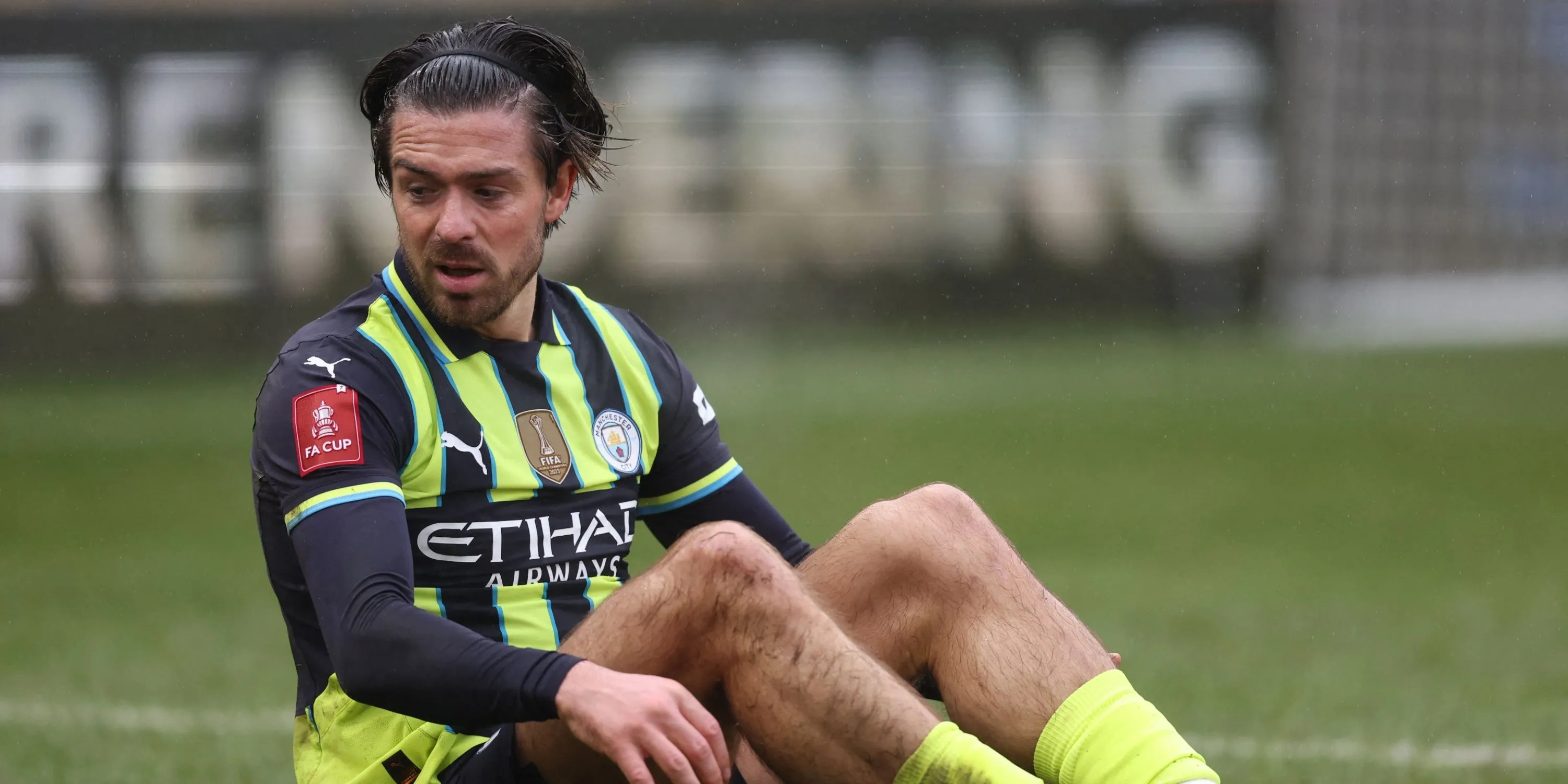 Jack Grealish thể hiện sự thất vọng trong một trận đấu của Man City