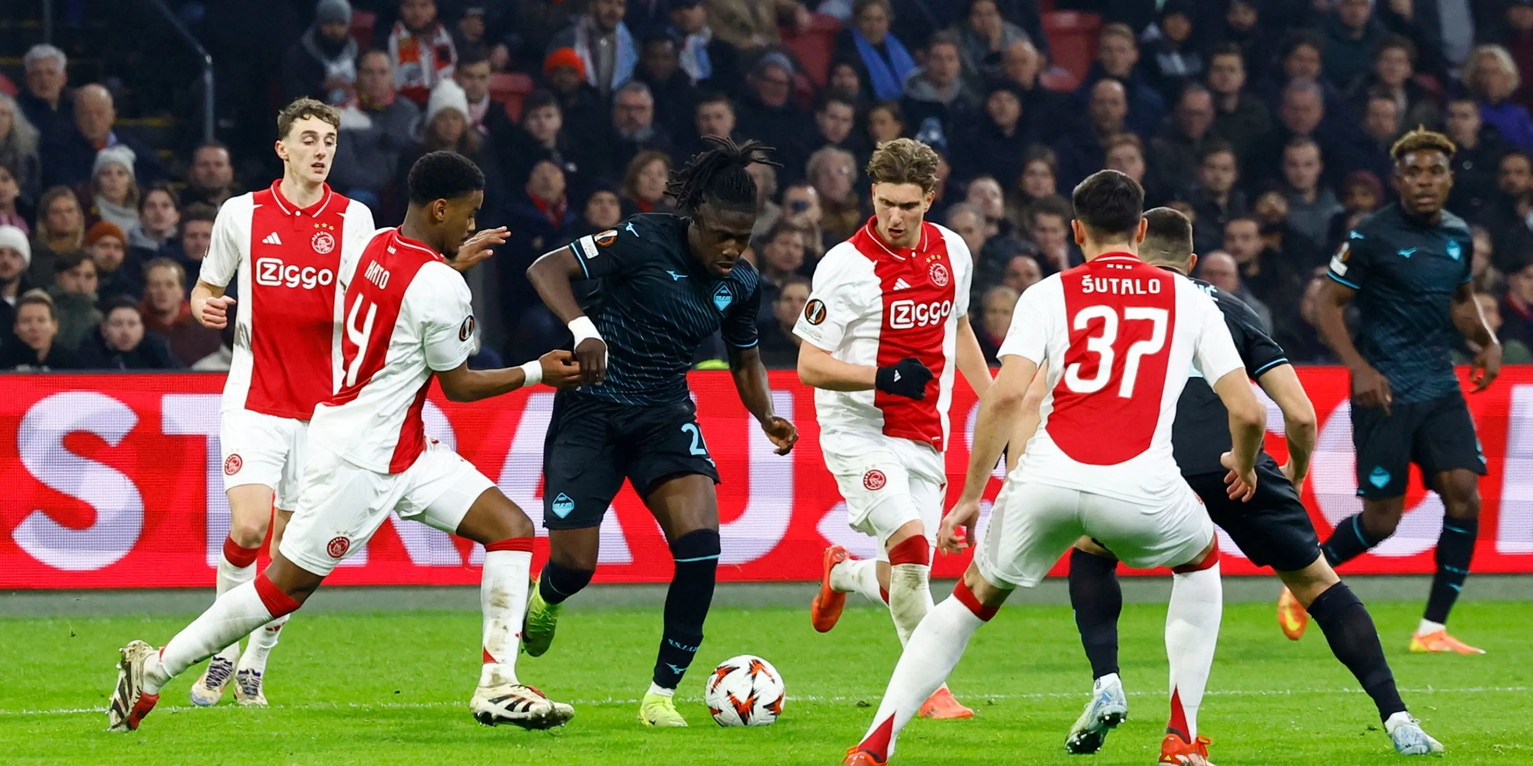 Jorrel Hato của Ajax - một ví dụ về mục tiêu trẻ mà Chelsea có thể nhắm đến trong kế hoạch xây dựng đội hình