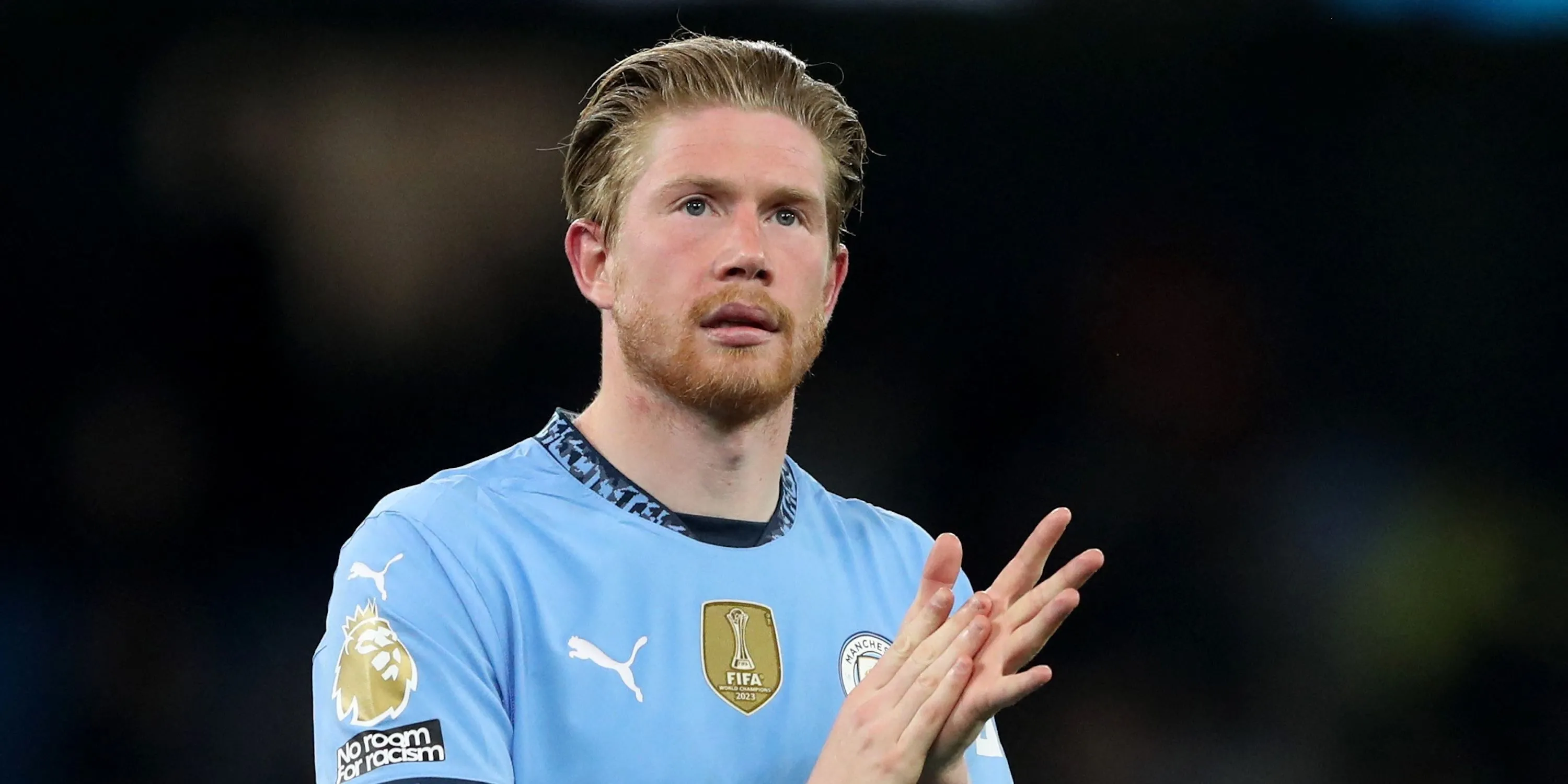 Kevin De Bruyne ăn mừng sau một trận đấu của Manchester City