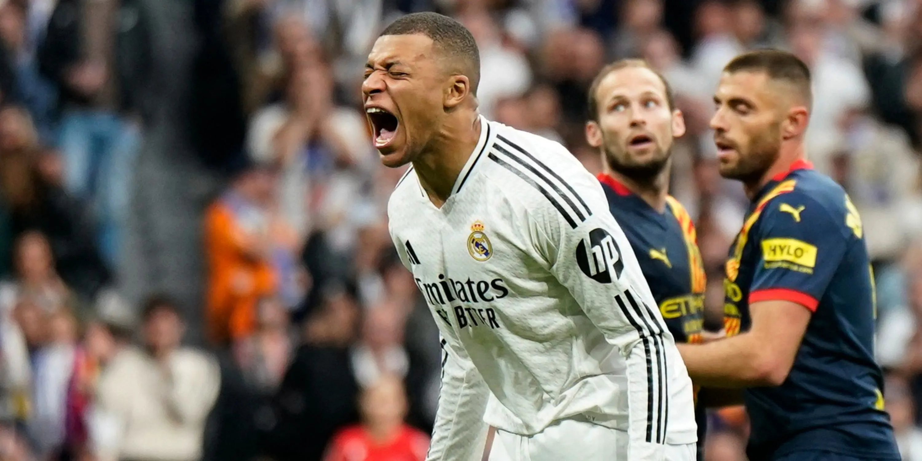 Kylian Mbappé ăn mừng bàn thắng cho PSG, mục tiêu so sánh của Ekitiké