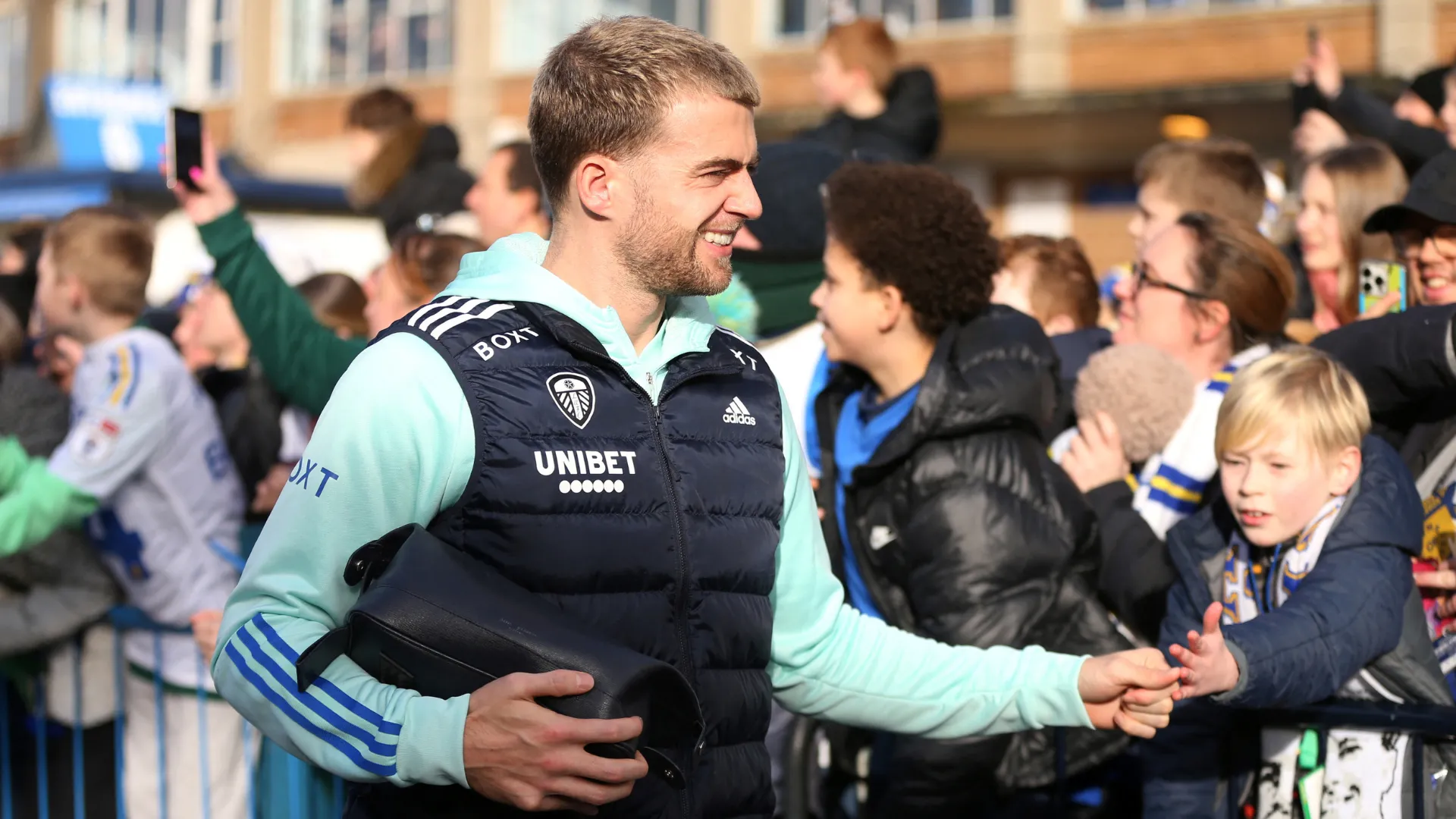 Patrick Bamford thi đấu cho Leeds United