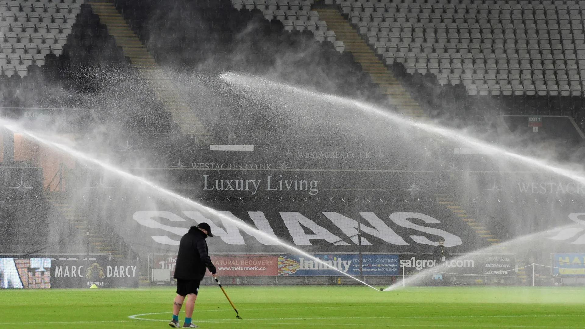 Sân vận động Swansea.com - sân nhà của câu lạc bộ Swansea City