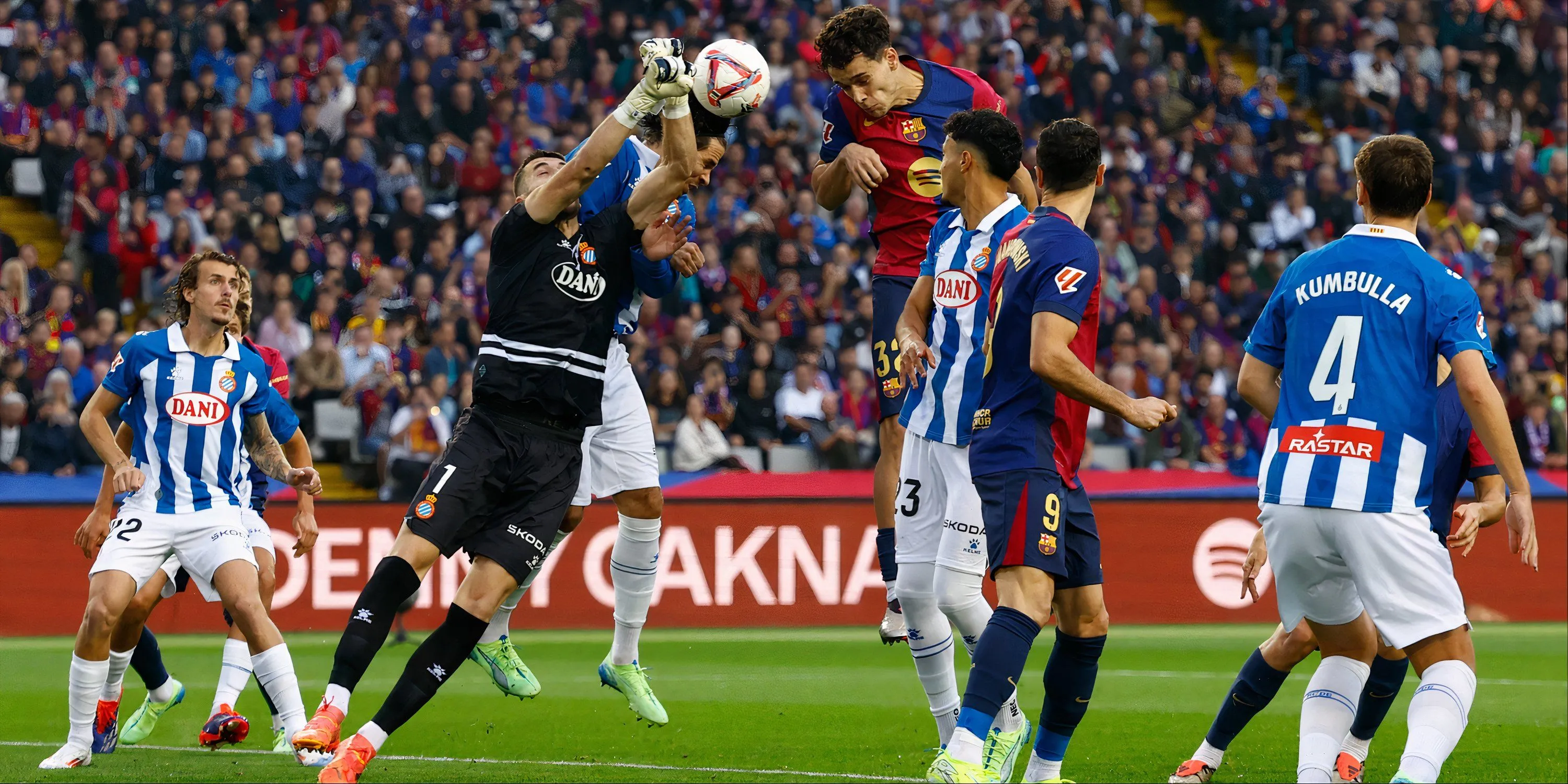 Thủ môn Joan Garcia của Espanyol đang là mục tiêu chuyển nhượng của Arsenal