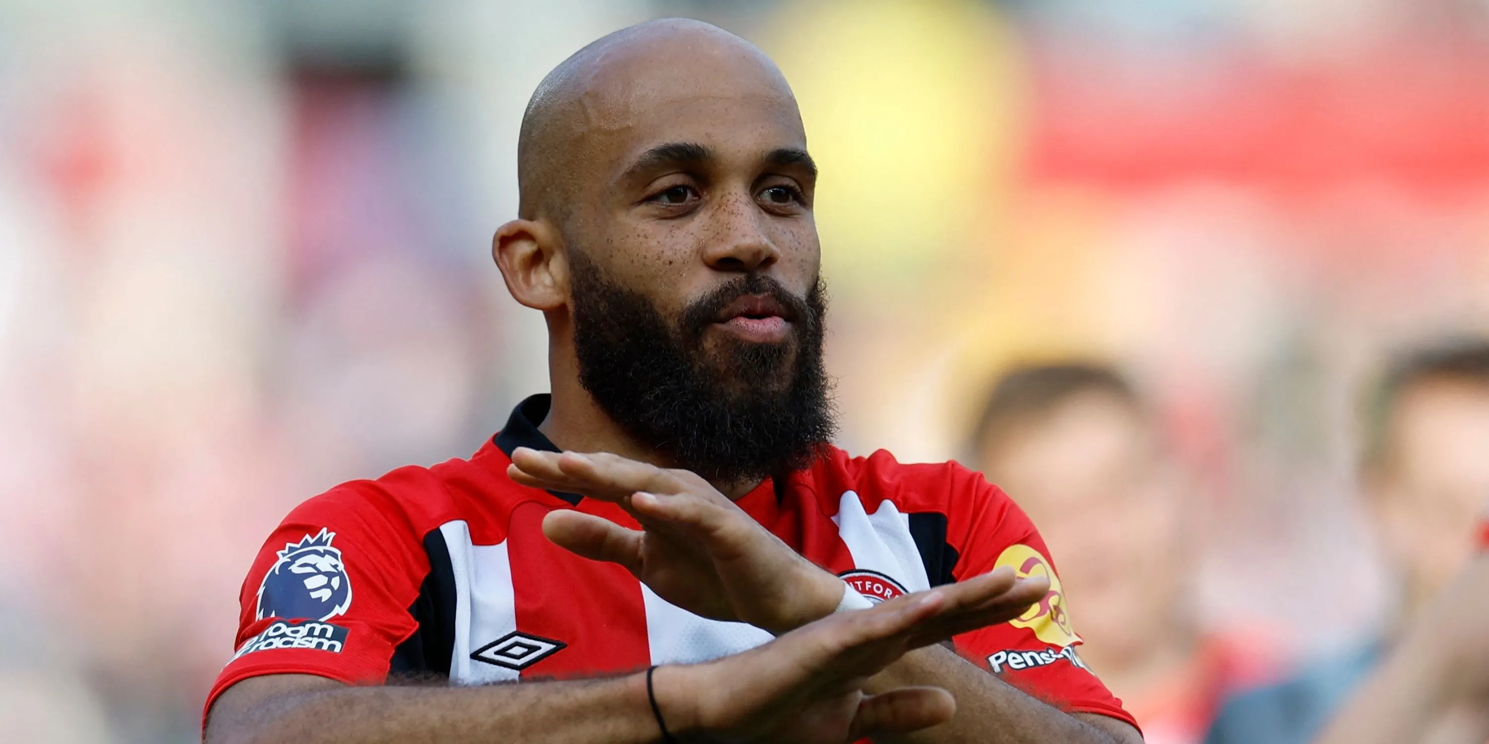 Tiền đạo Bryan Mbeumo của Brentford ăn mừng sau trận đấu tại Premier League