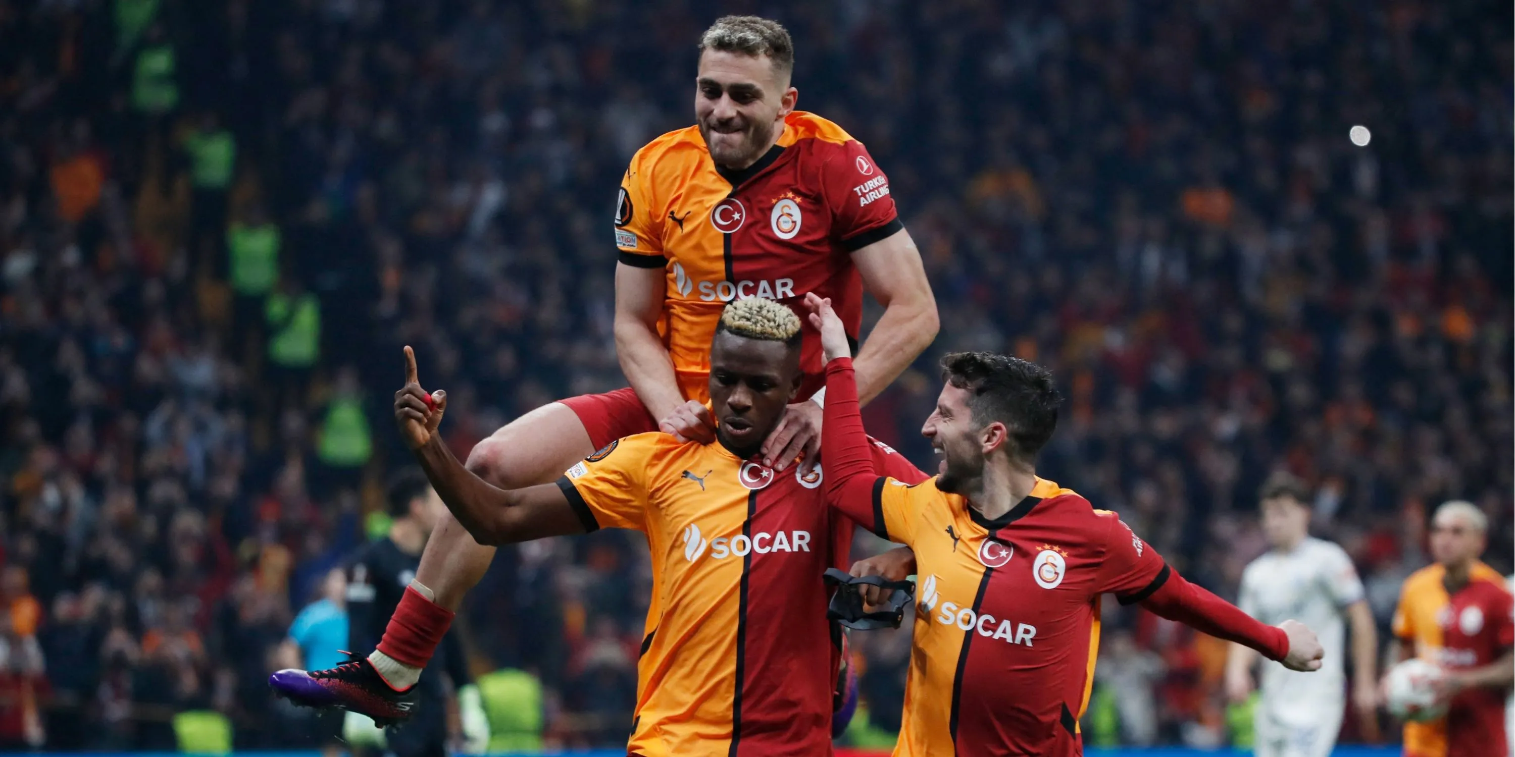 Tiền đạo cánh Baris Alper Yilmaz trong màu áo Galatasaray
