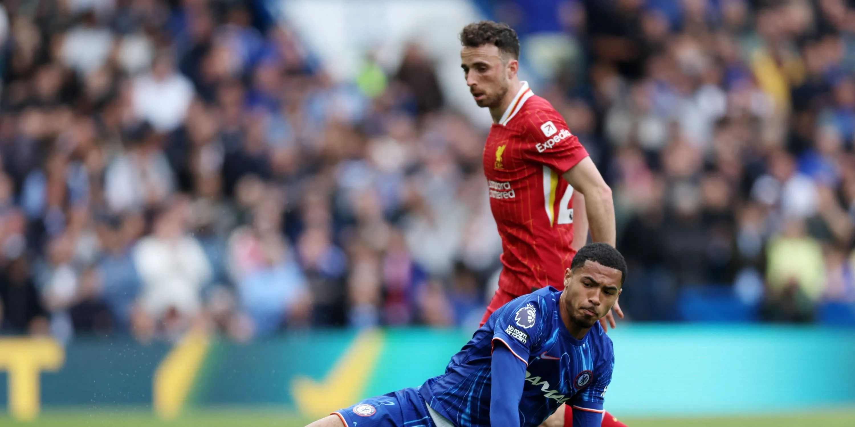 Tiền đạo Diogo Jota tỏ ra thất vọng trong màu áo Liverpool