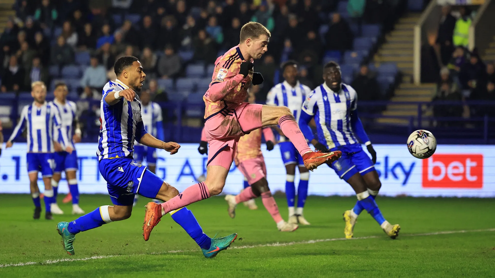 Tiền đạo Patrick Bamford của Leeds United