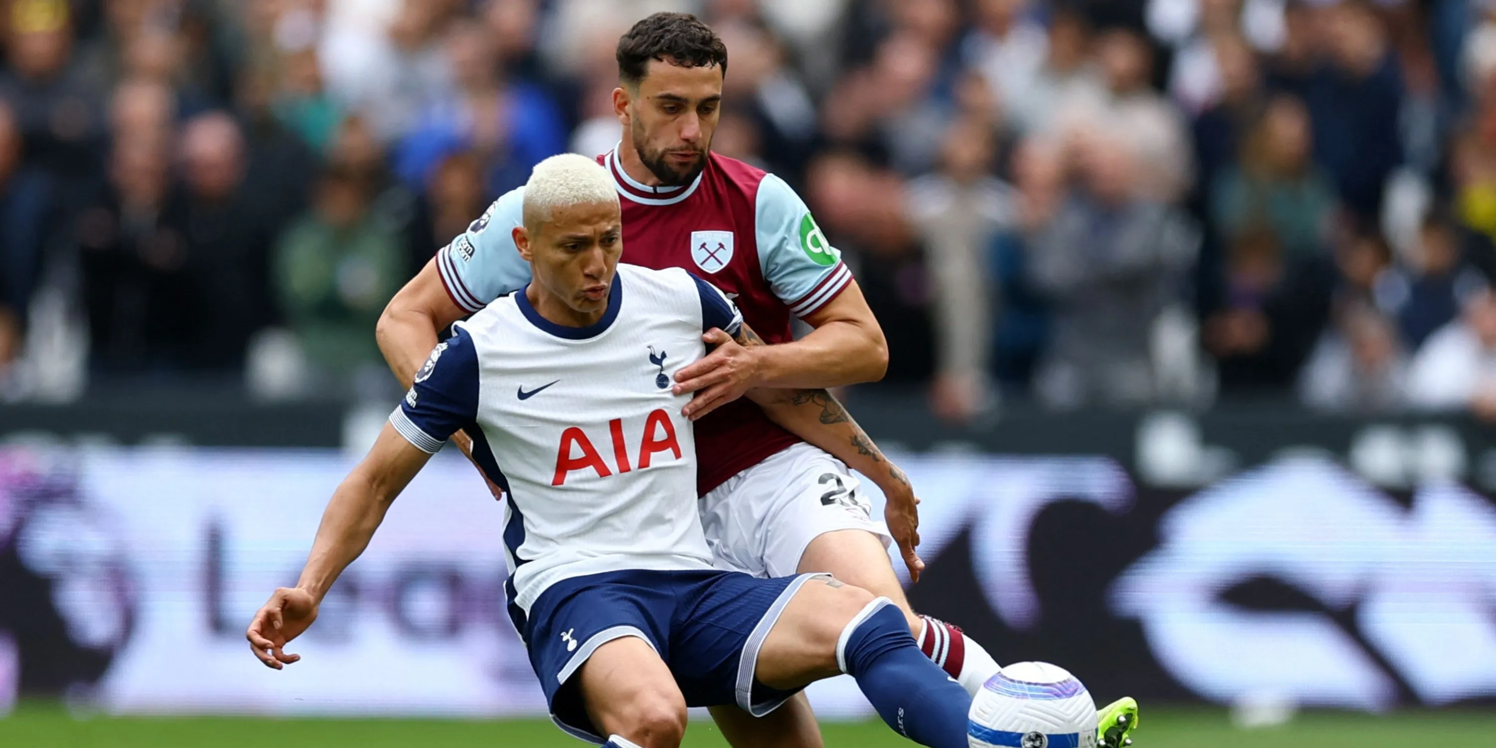 Tiền đạo Richarlison của Tottenham thi đấu mờ nhạt trước West Ham
