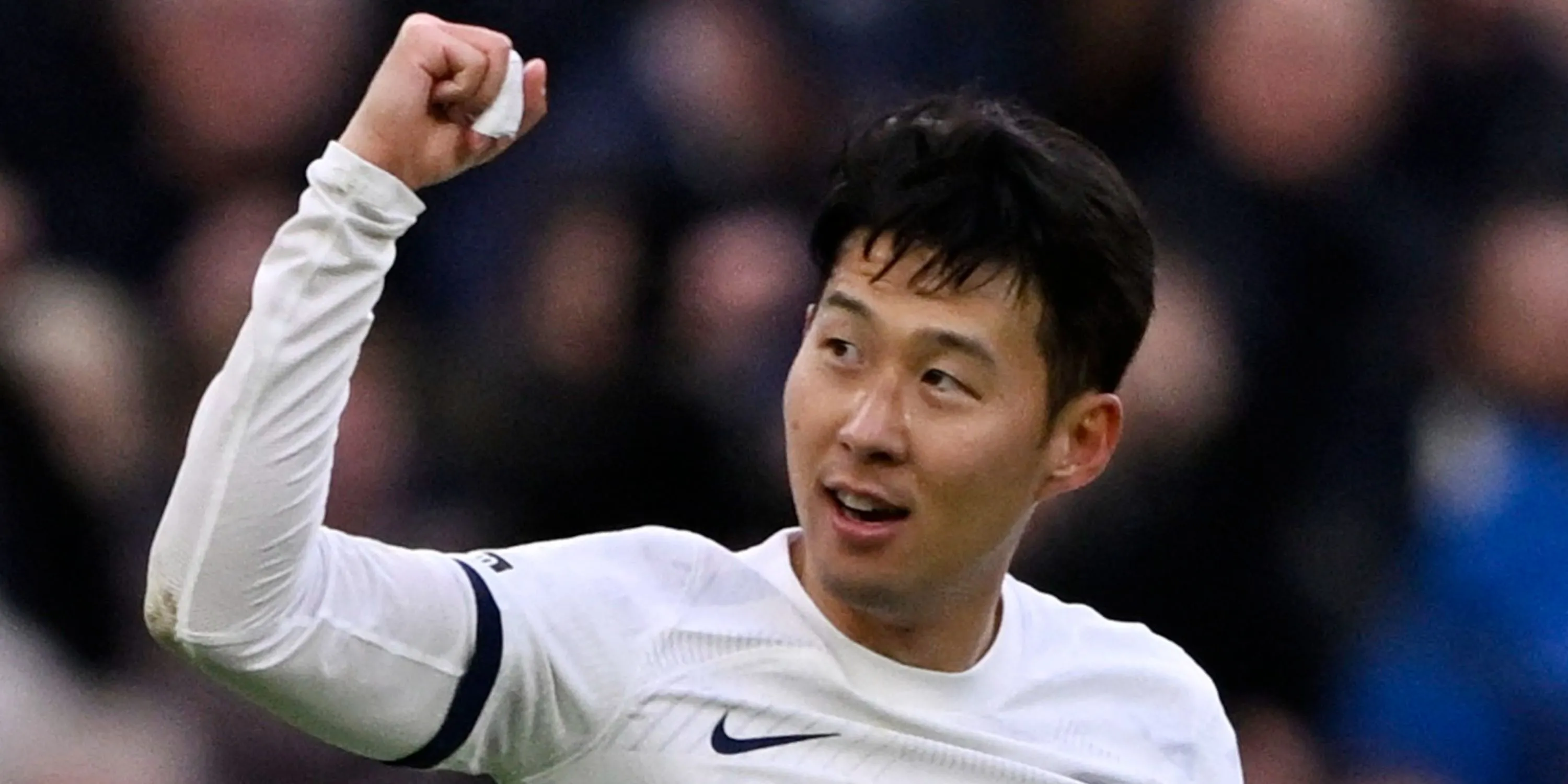 Tiền đạo Son Heung-min của Tottenham Hotspur ăn mừng bàn thắng