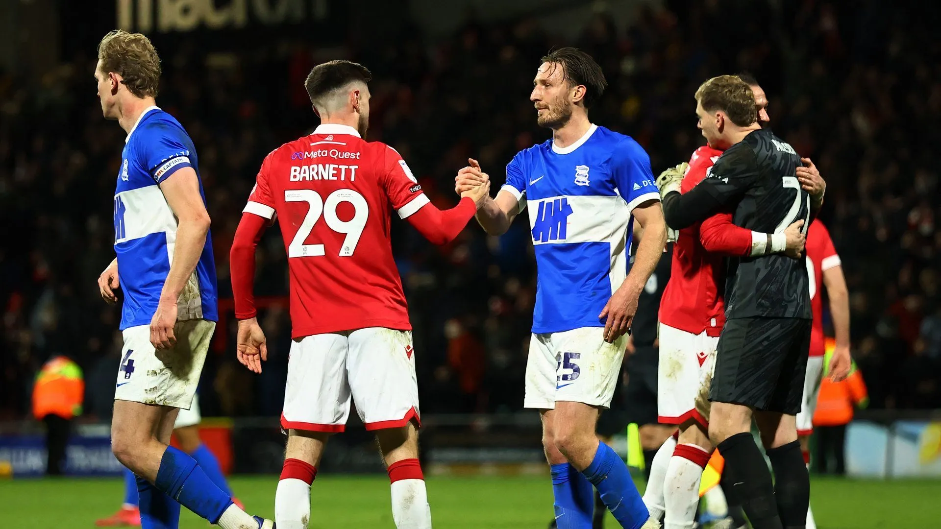 Trung vệ Ben Davies thi đấu trong màu áo Birmingham City