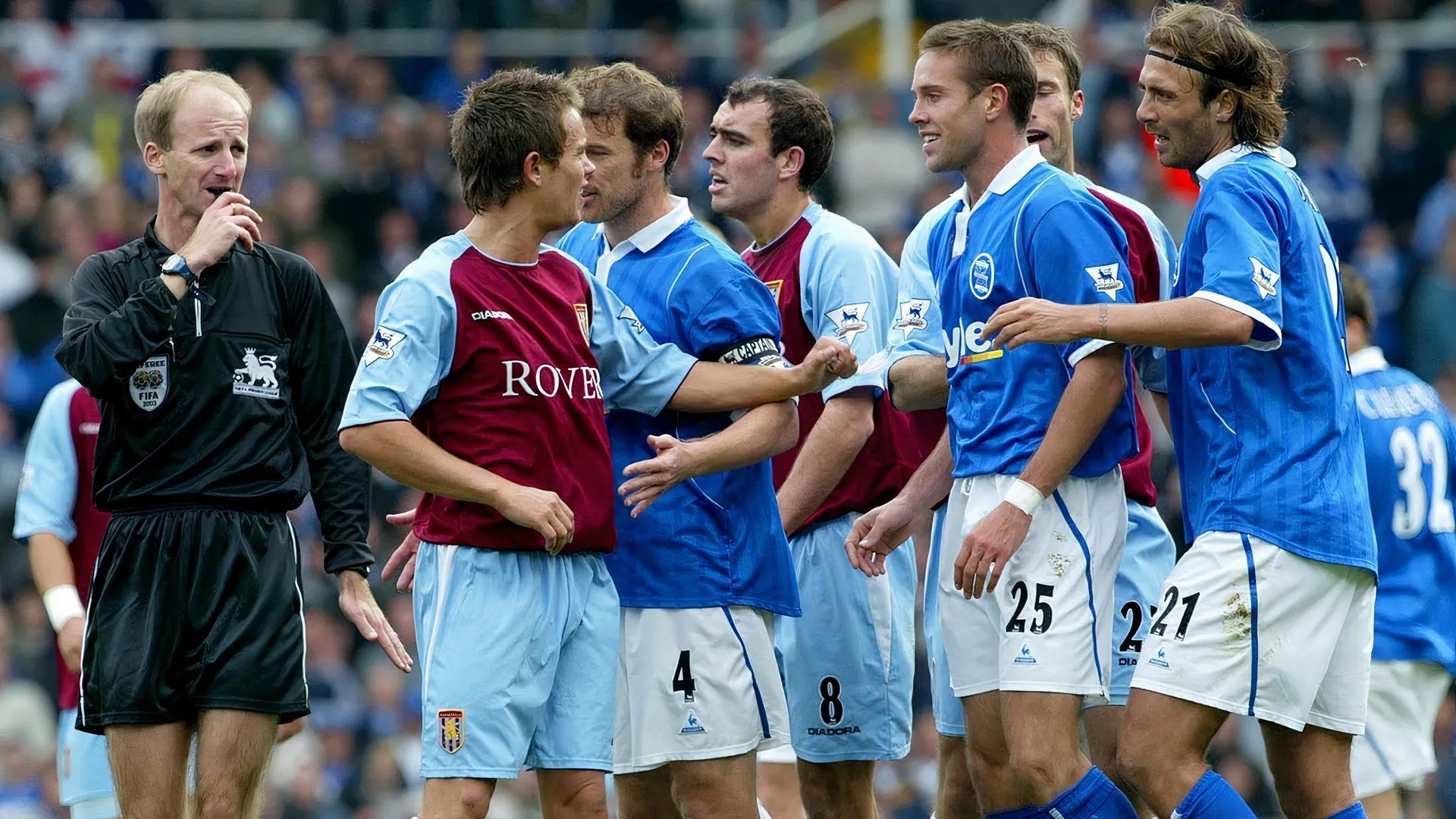 Cựu cầu thủ Lee Hendrie (Aston Villa) trong trận derby vùng West Midlands đối đầu Birmingham City