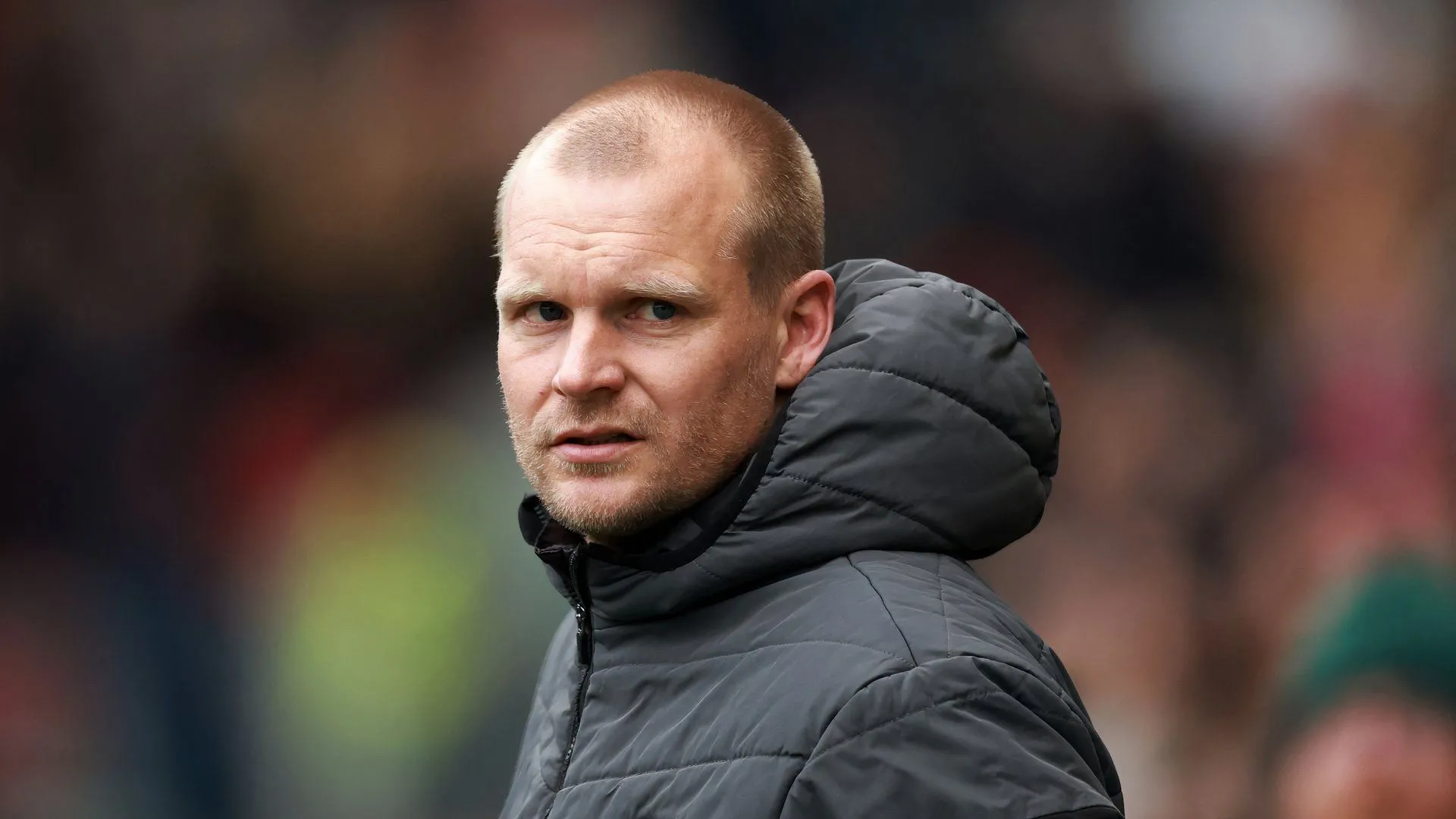 HLV Liam Manning, người từng làm việc với Harry Darling ở MK Dons