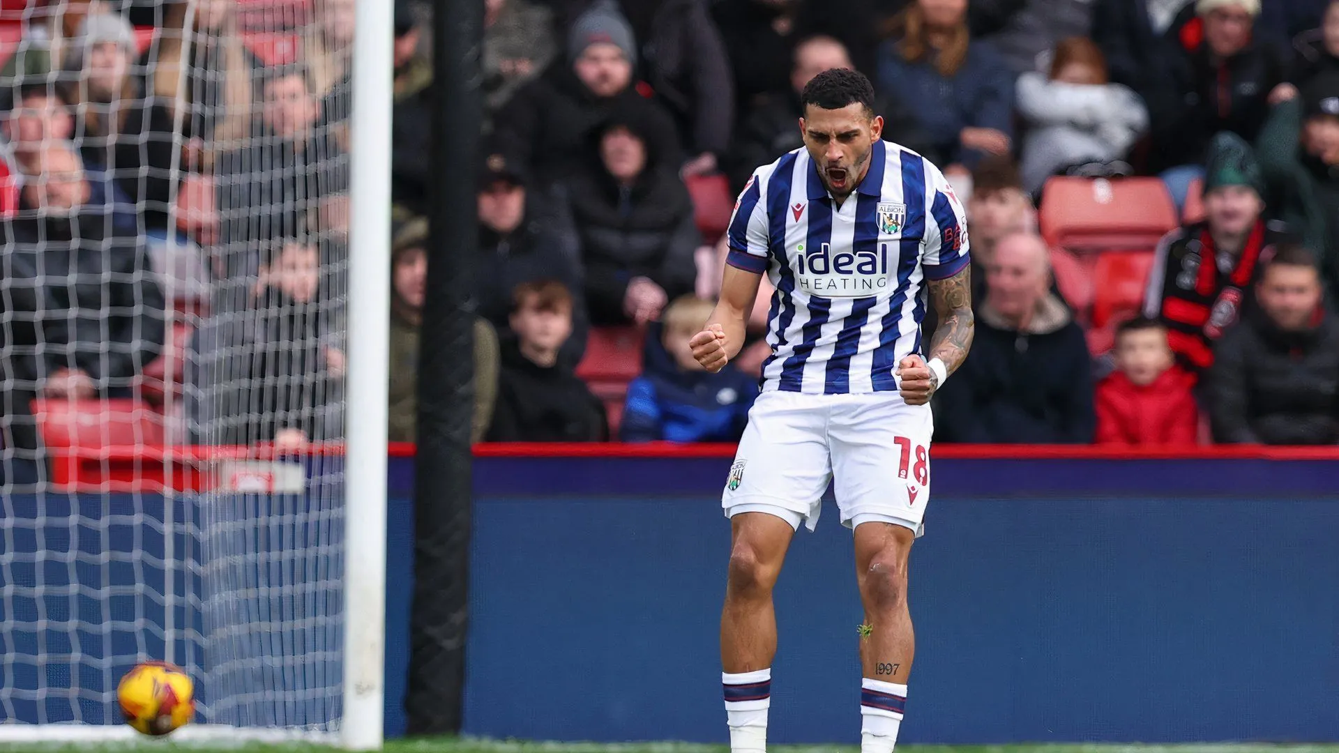 Karlan Grant ghi bàn cho West Brom trong trận đấu với Sheffield United