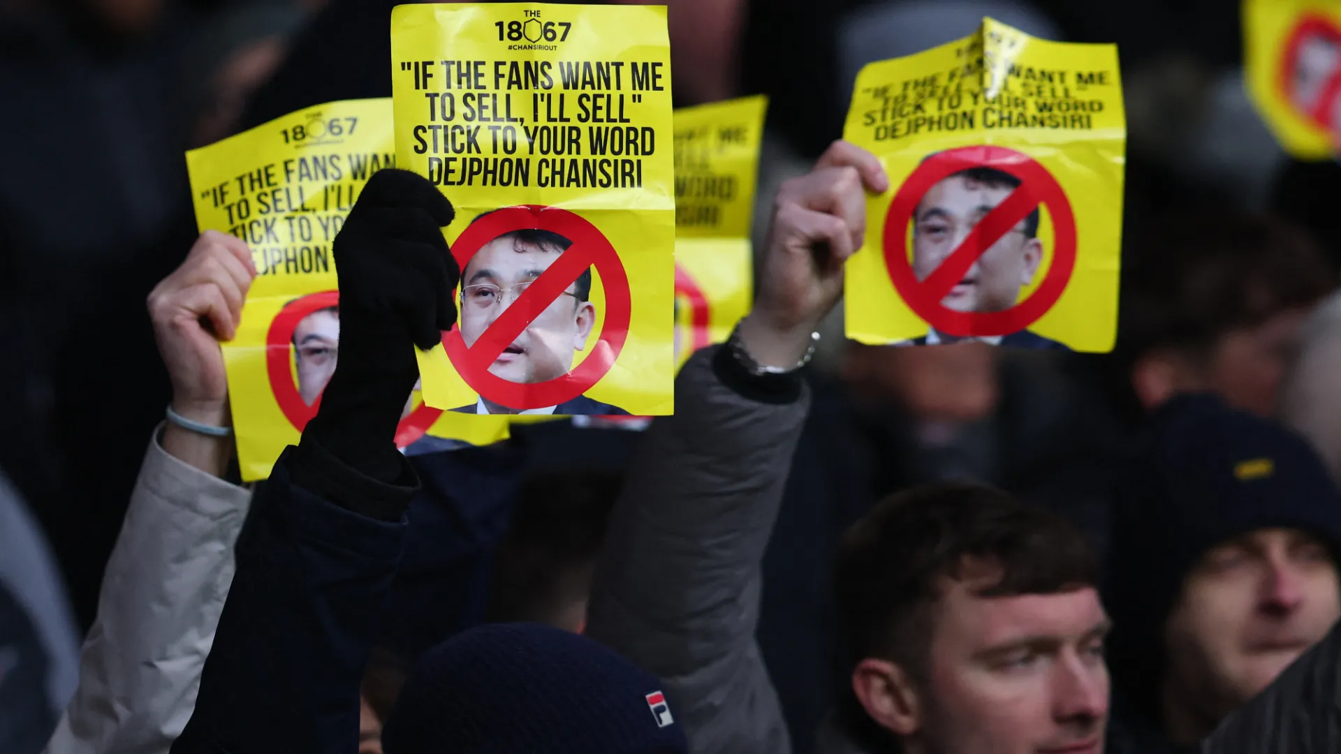 Người hâm mộ Sheffield Wednesday biểu tình phản đối chủ tịch
