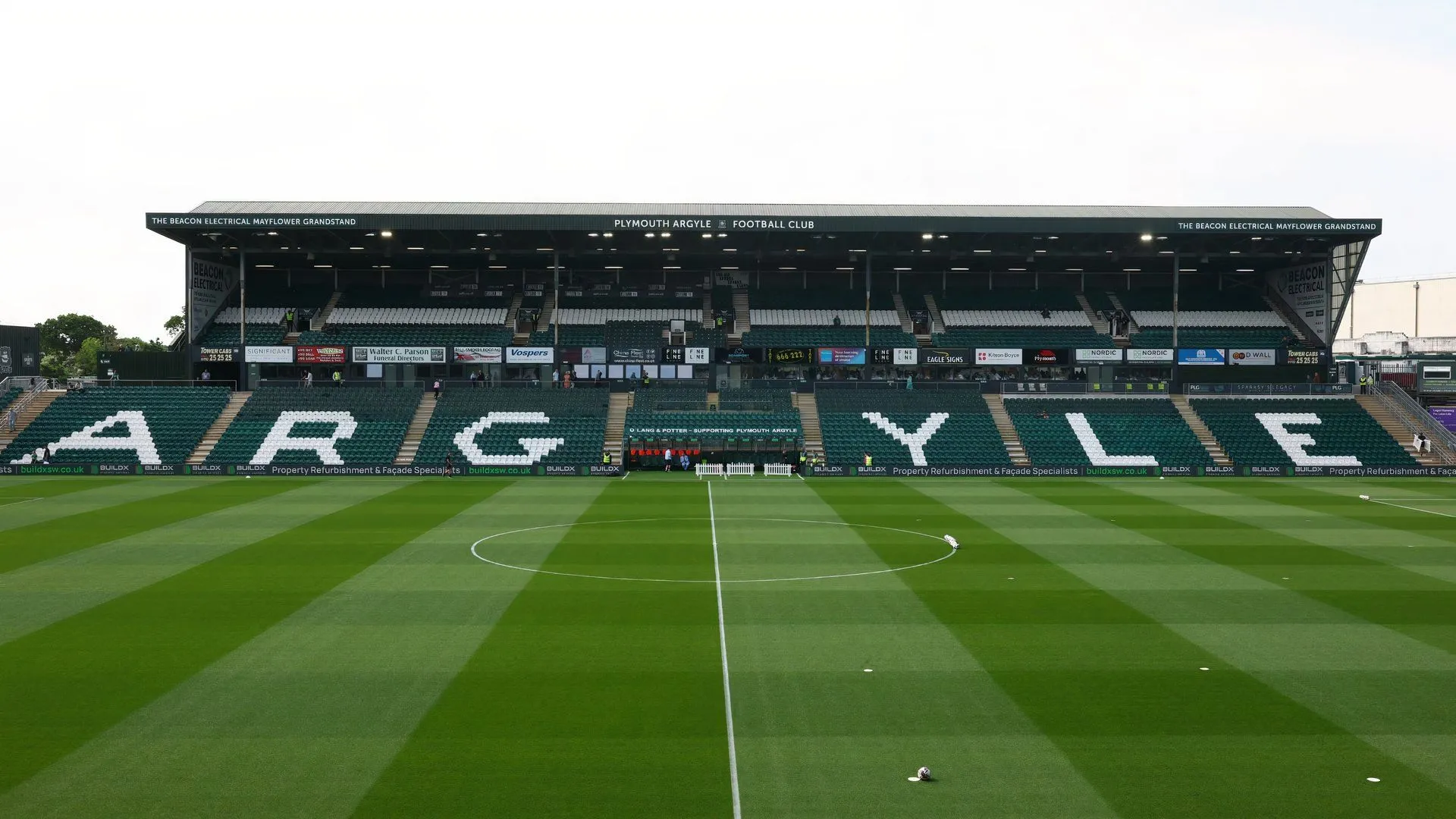 Sân vận động Home Park của Plymouth Argyle, điểm đến tiềm năng của HLV Ian Evatt
