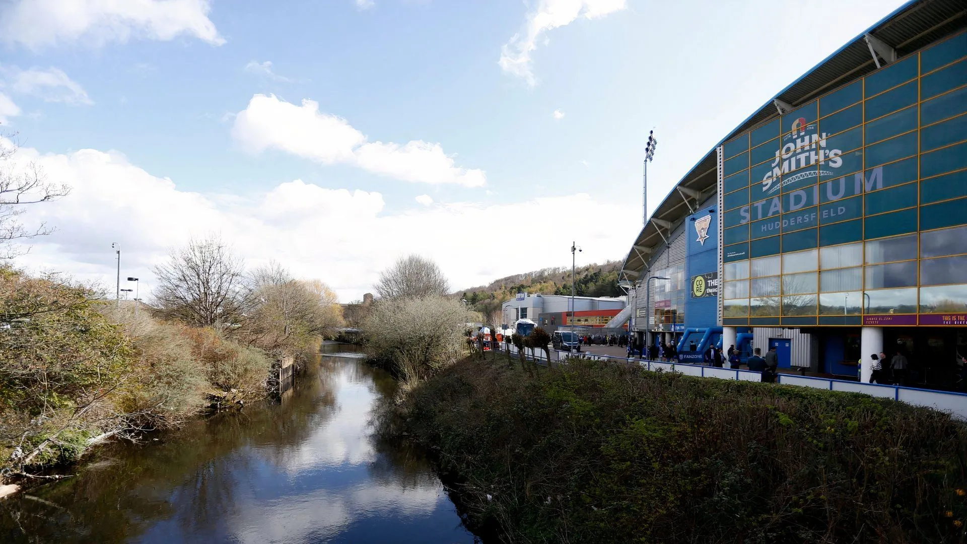 Toàn cảnh sân vận động John Smith's của Huddersfield Town