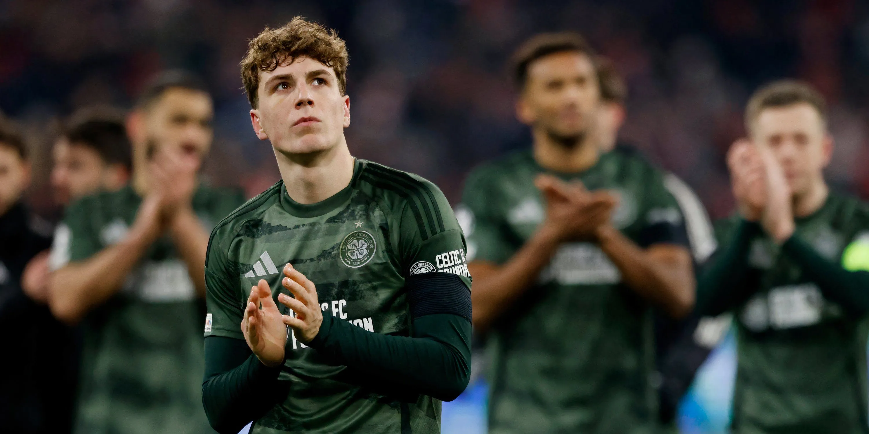 Arne Engels thi đấu cho Celtic đối đầu Bayern ở Champions League