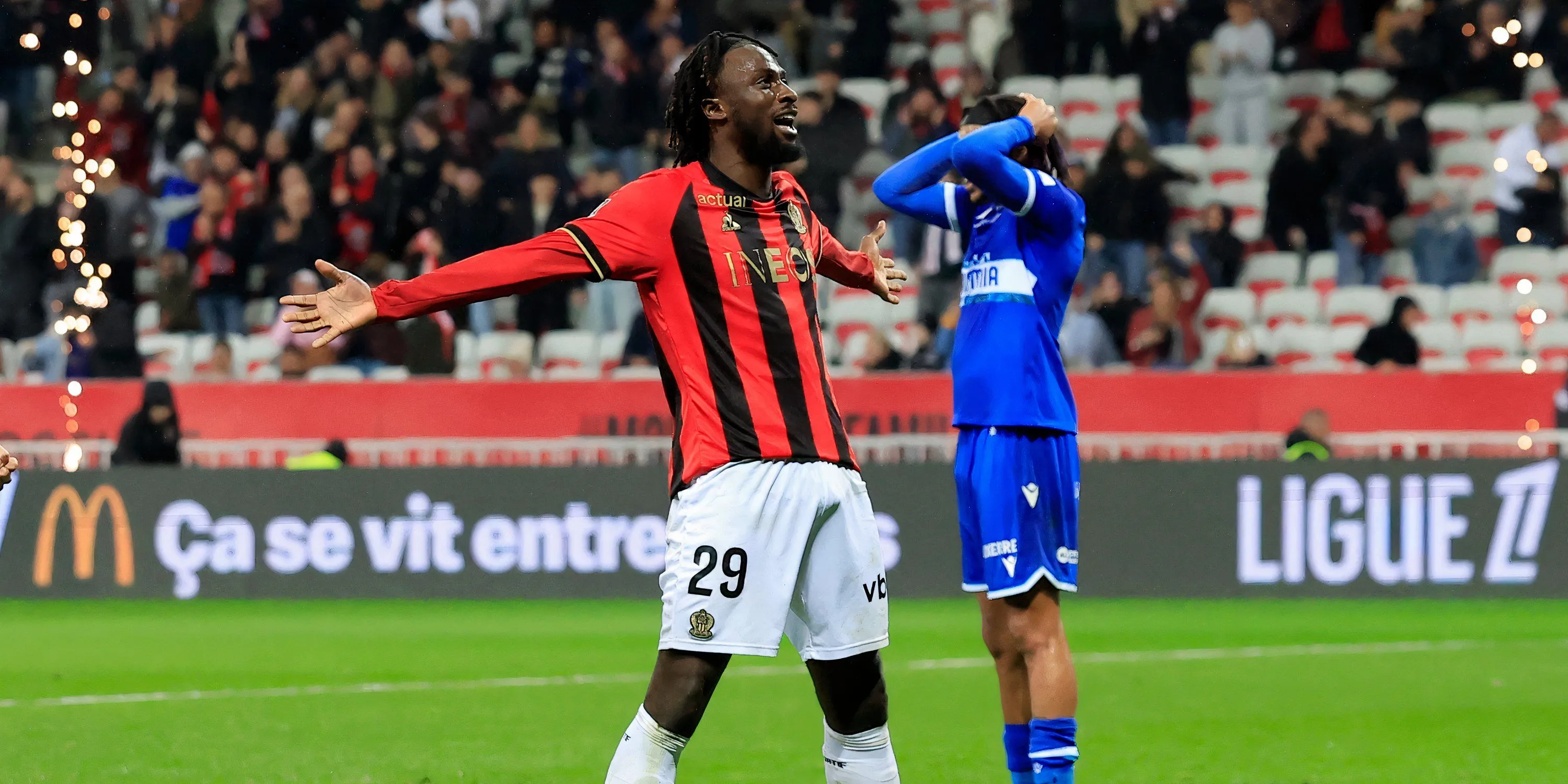 Evann Guessand, tiền đạo đa năng của OGC Nice, mục tiêu chuyển nhượng hàng đầu của Leeds United