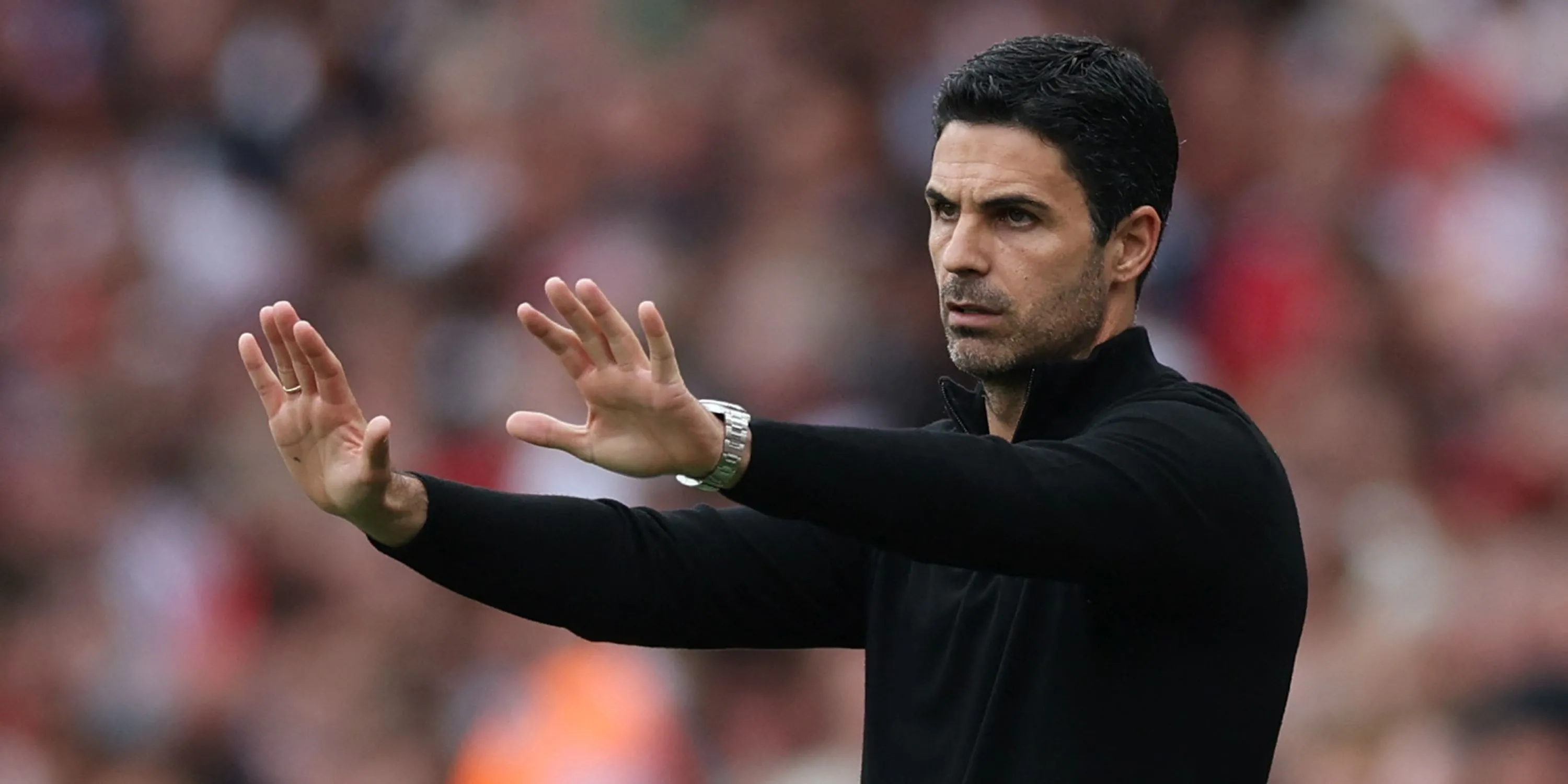 Huấn luyện viên Mikel Arteta của Arsenal phản ứng trên sân