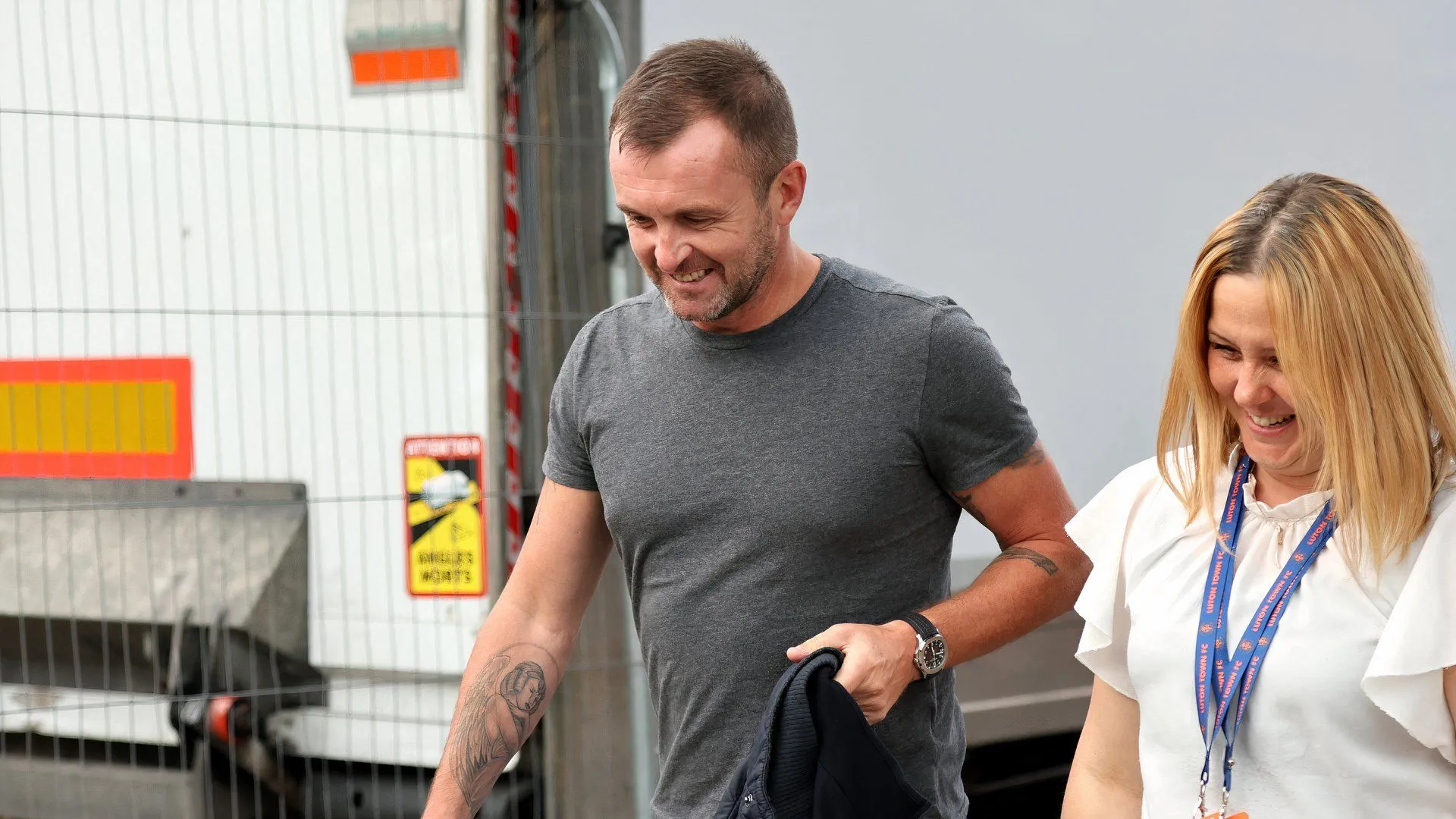 Huấn luyện viên Nathan Jones của Charlton Athletic trên sân tập