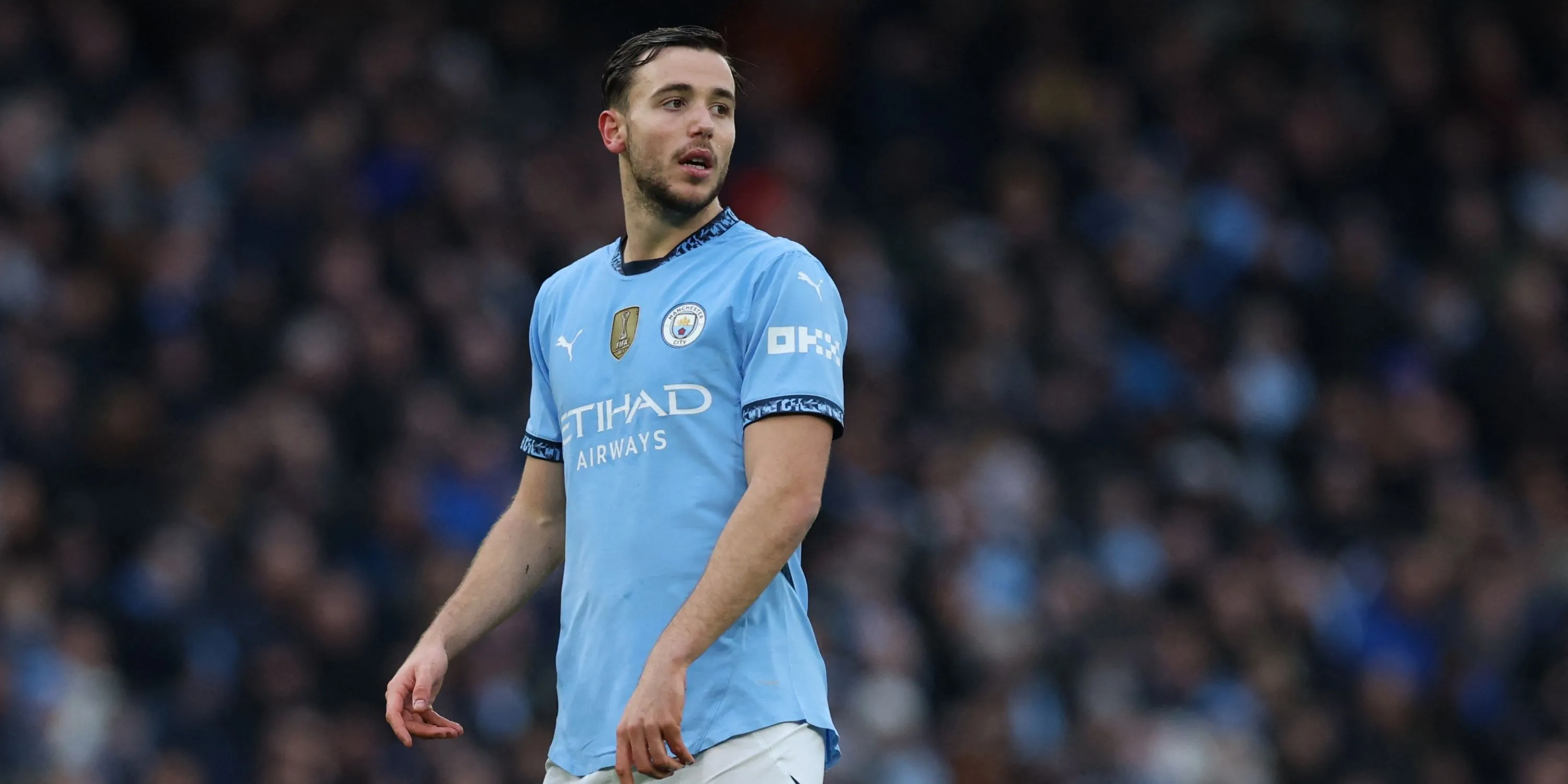 Nico Gonzalez thi đấu cho Man City ở Ngoại hạng Anh