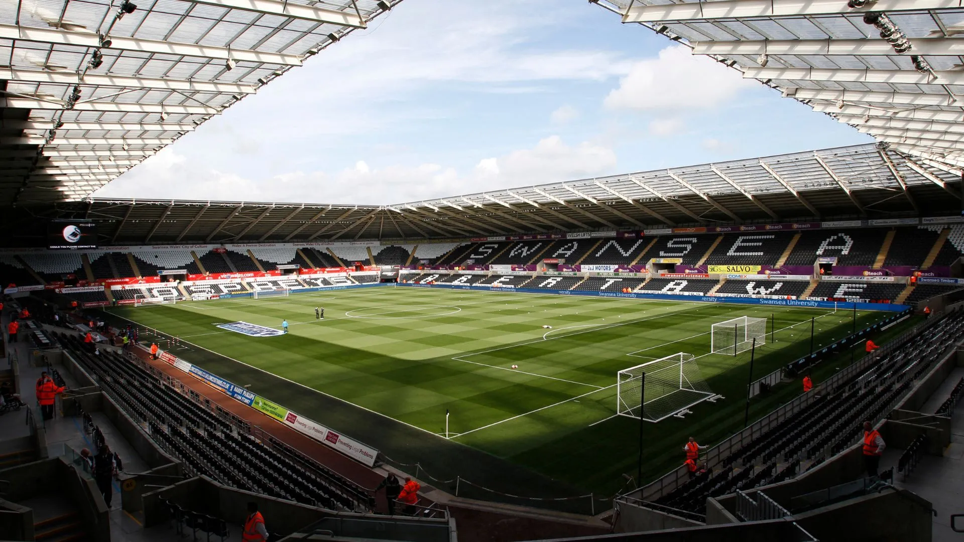 Sân Swansea.com Stadium của Swansea City, một công trình hiện đại nhưng lại thiếu đi bản sắc.
