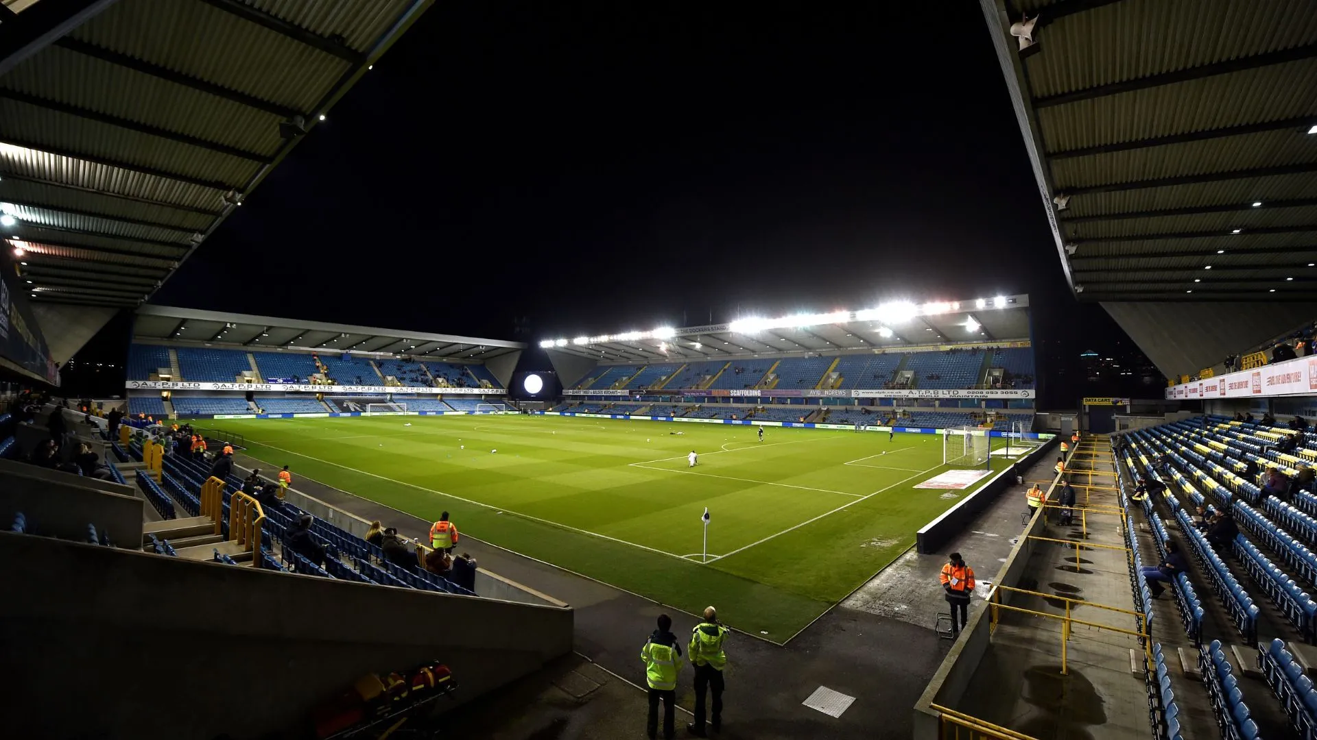 Sân The Den của Millwall, một sân bóng đơn thuần về chức năng, thường gắn liền với sự khắc nghiệt.