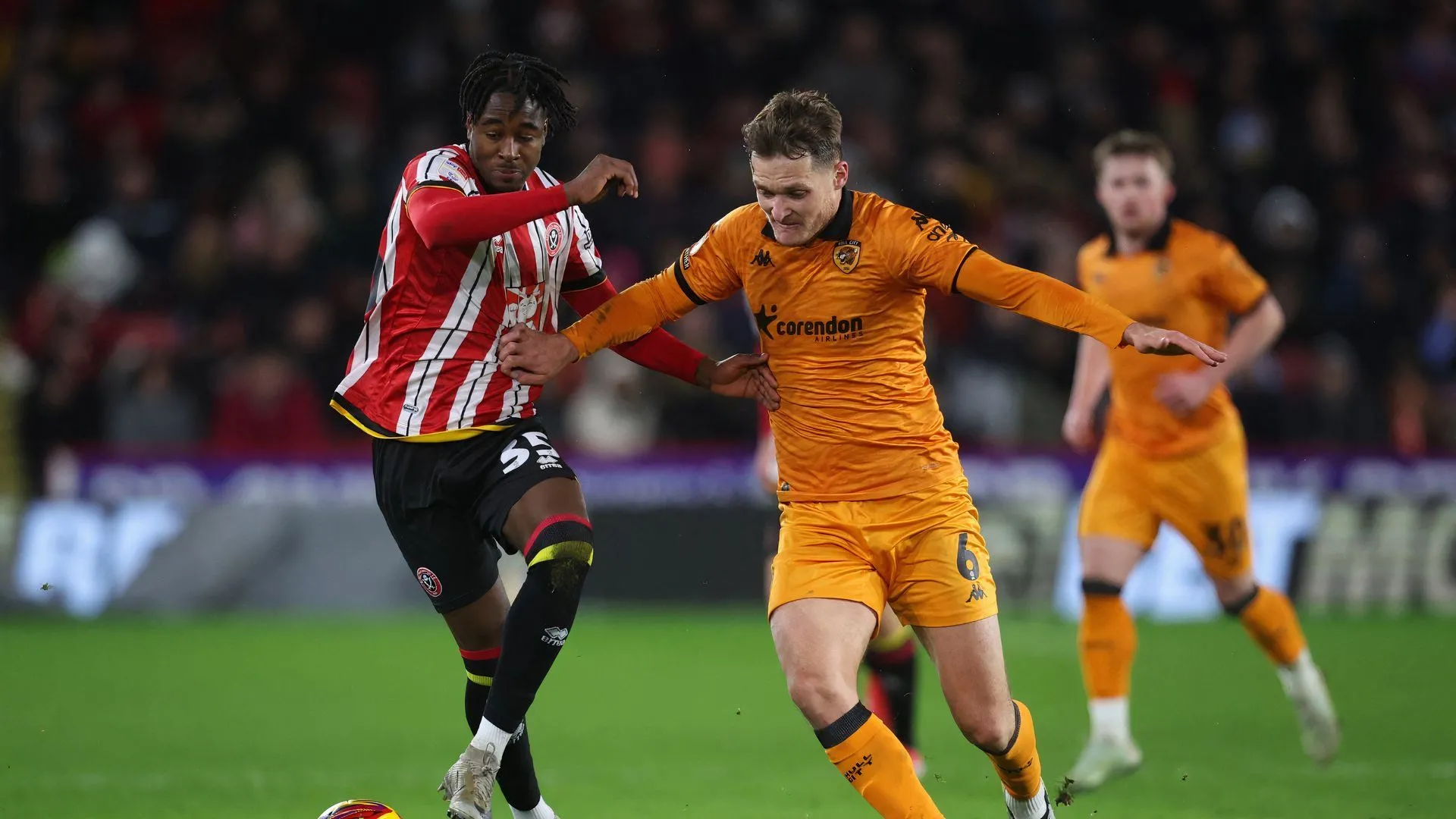 Sean McLoughlin của Hull City trong trận đấu với Sheffield United
