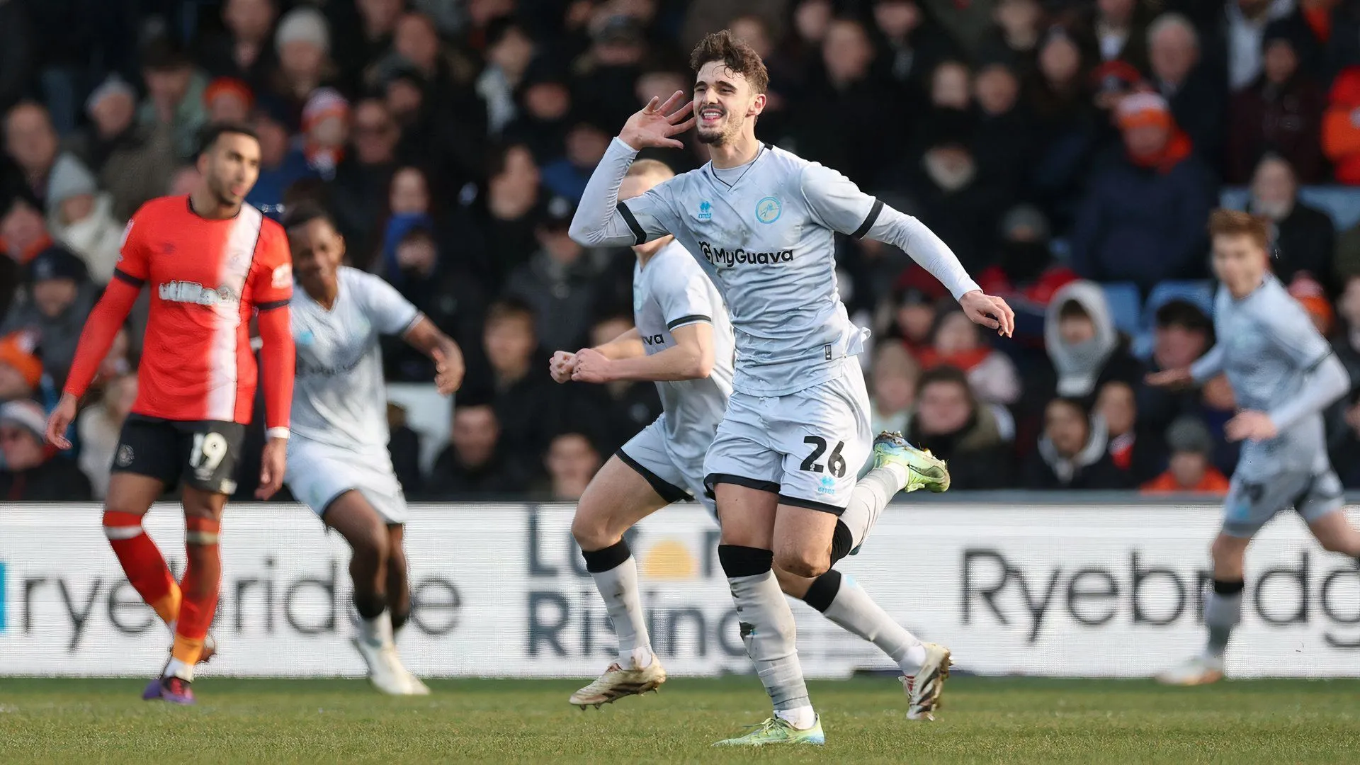Tiền đạo Mihailo Ivanovic ăn mừng bàn thắng cho Millwall trong trận đấu tại Championship