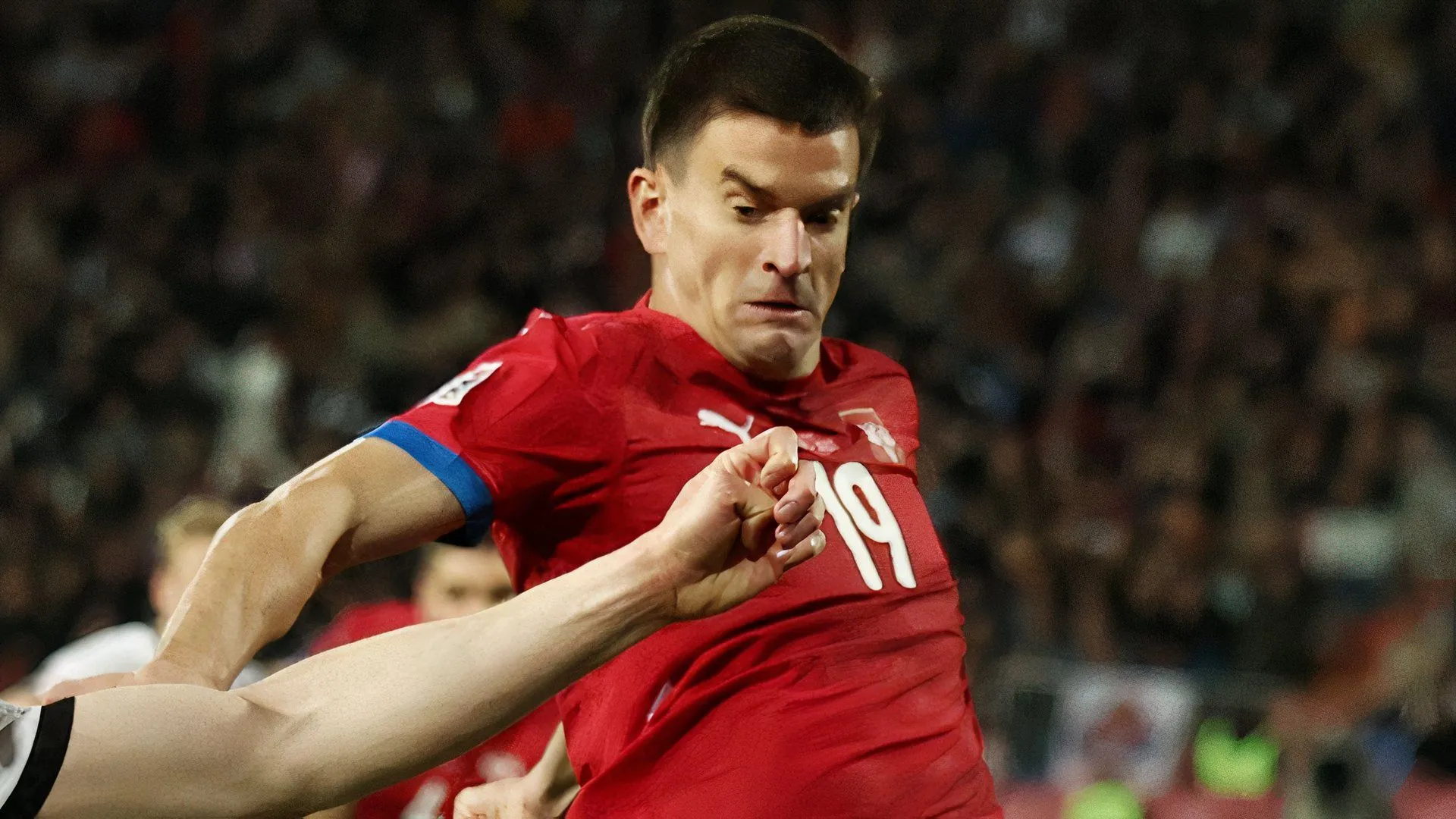 Tiền vệ Mirko Topic trong màu áo đội tuyển Serbia