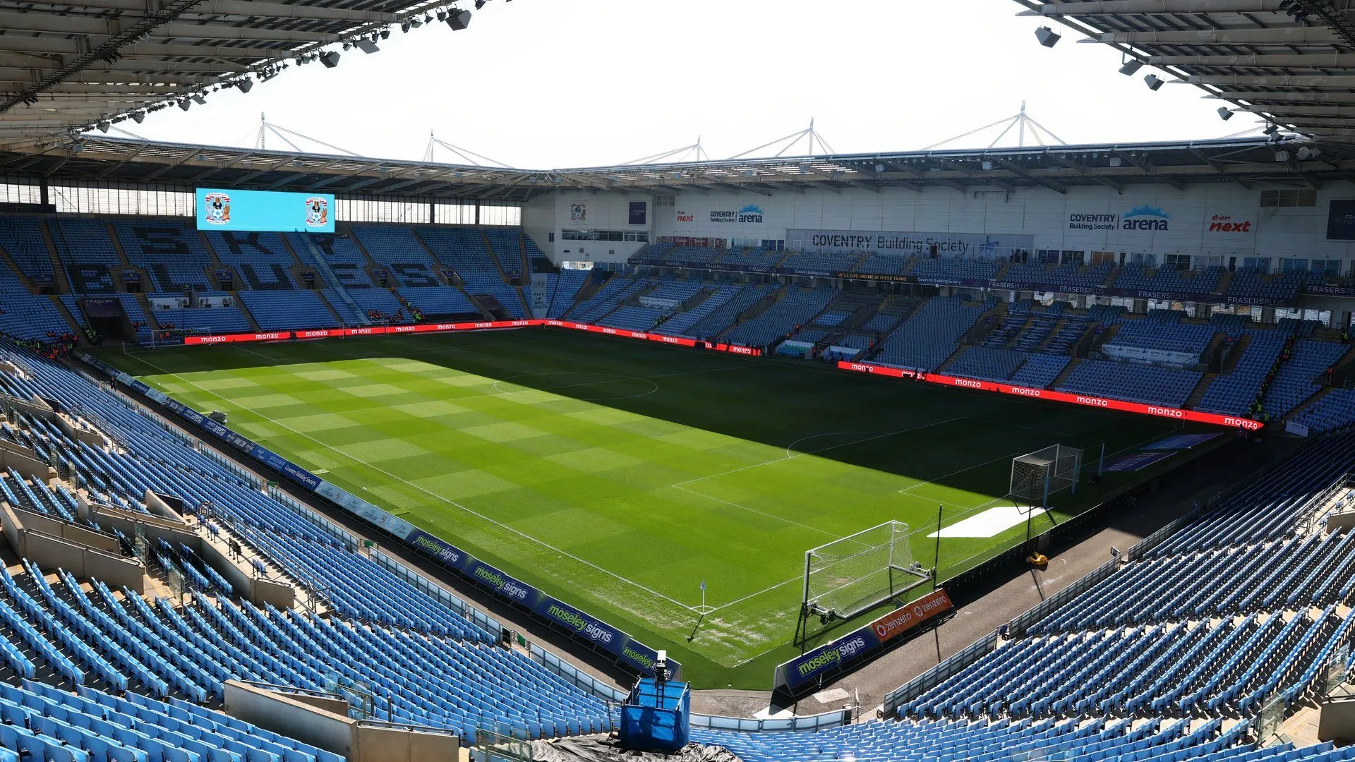 Toàn cảnh sân vận động CBS Arena, sân nhà của Coventry City, trong trận đấu gặp Sunderland