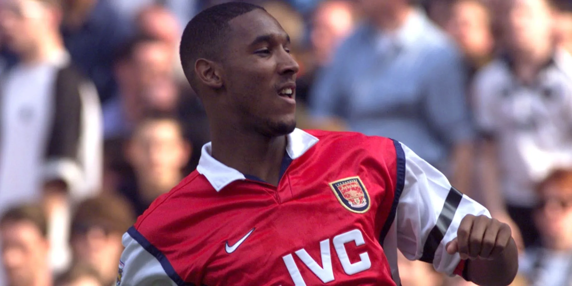 Nicolas Anelka ăn mừng bàn thắng cho Arsenal