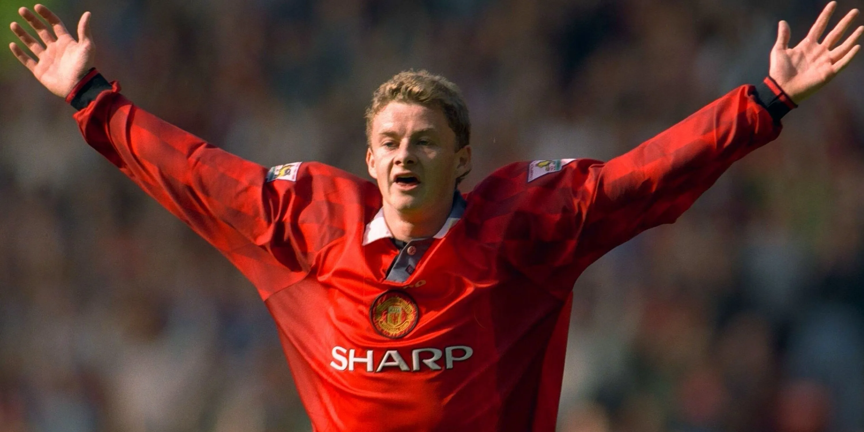 Ole Gunnar Solskjaer thi đấu cho Manchester United