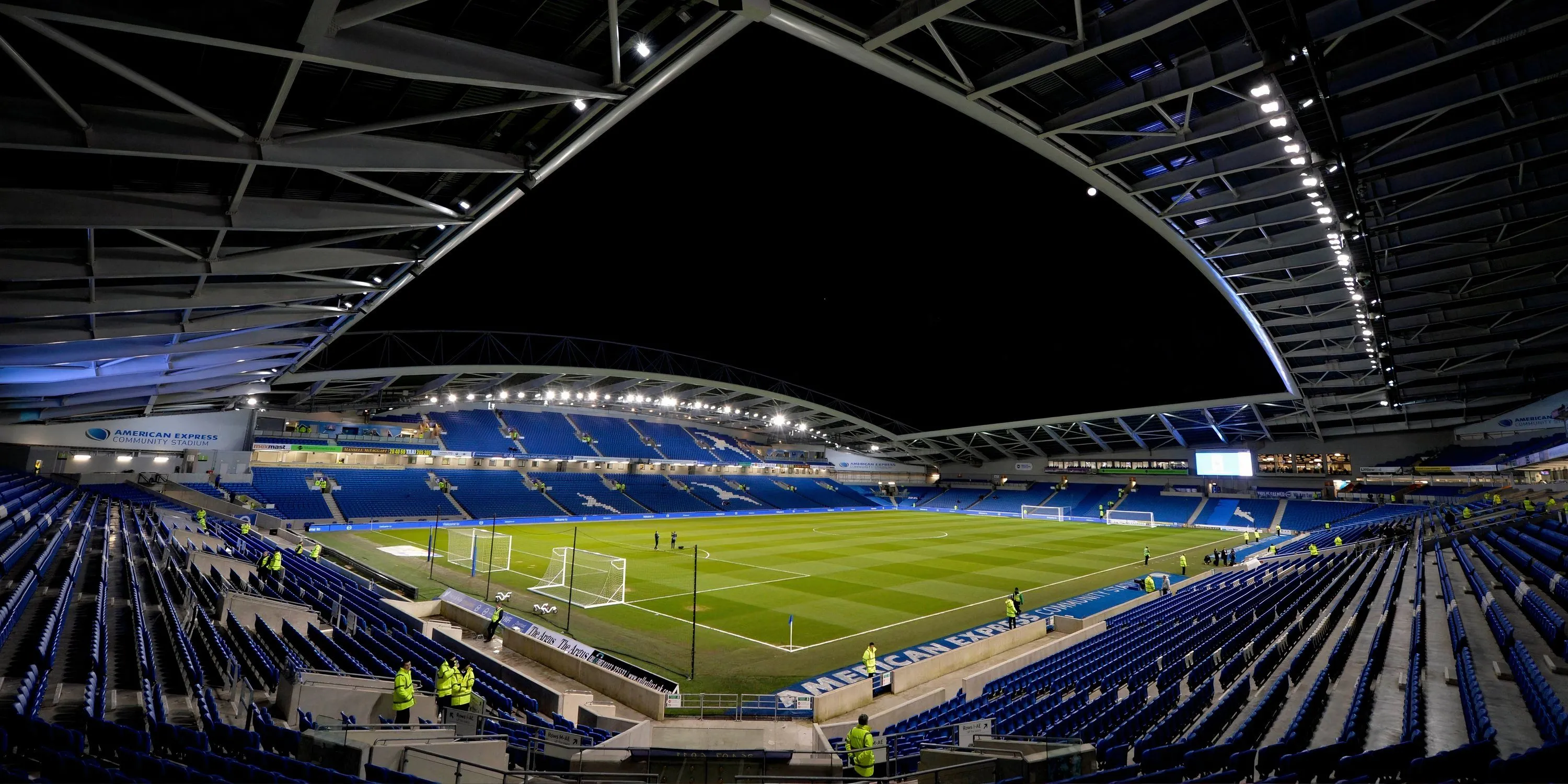 Cầu thủ Brighton thi đấu trên sân nhà
