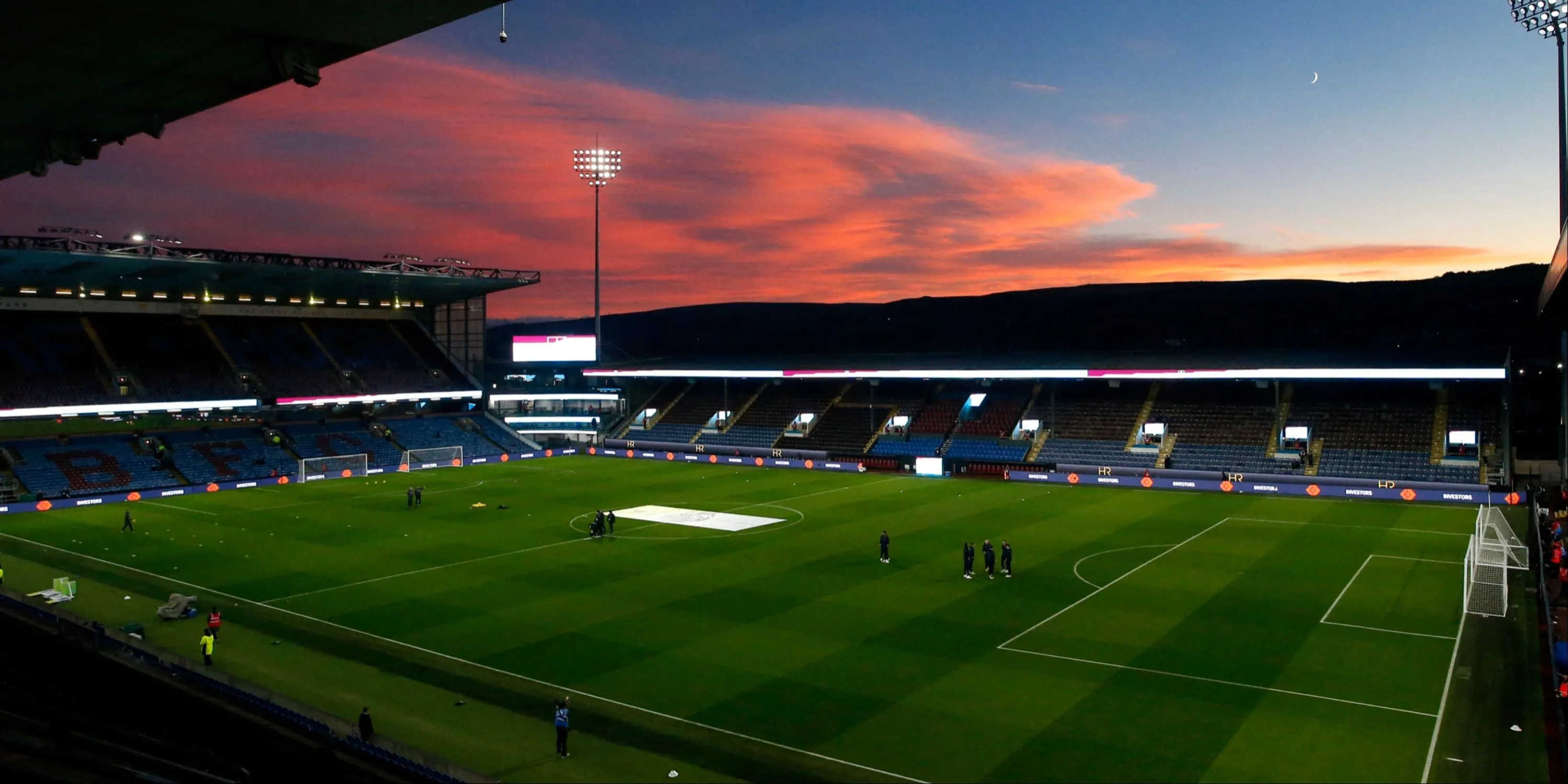 Khung cảnh tổng thể sân vận động Turf Moor