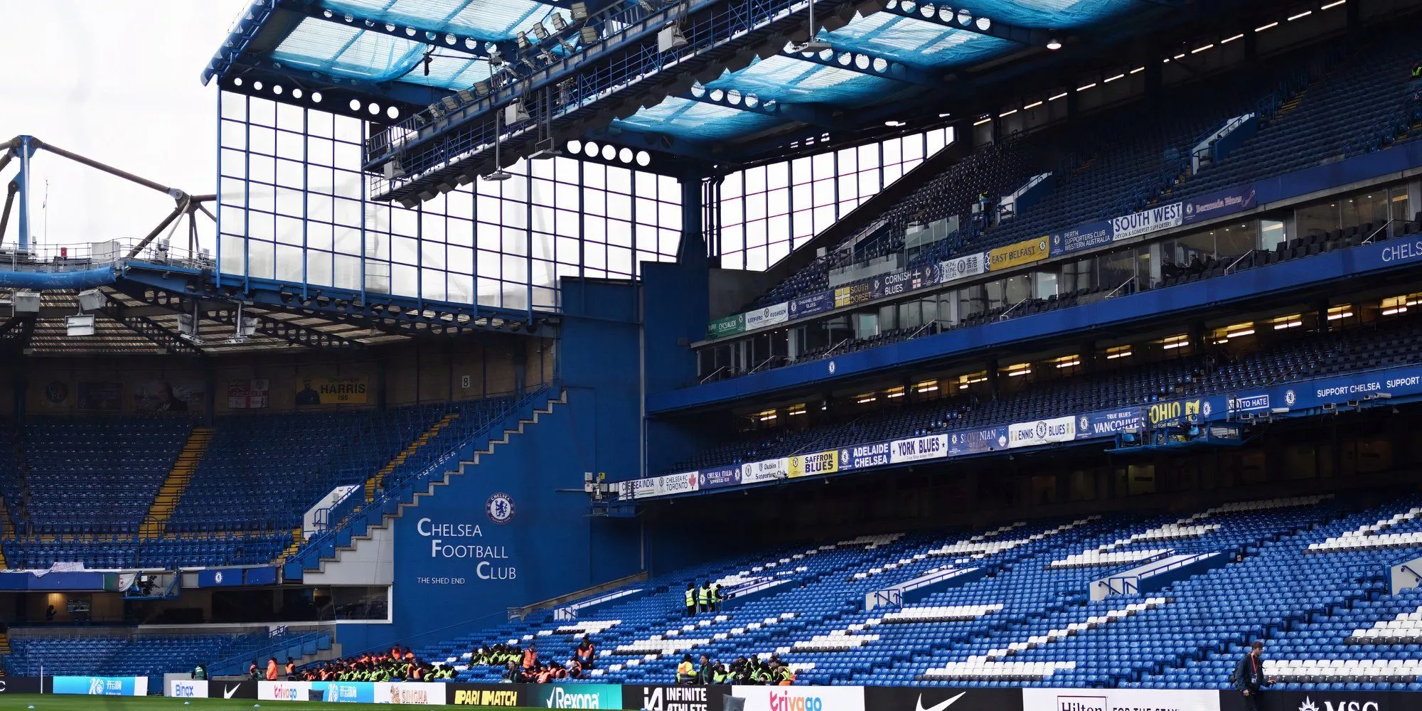 Sân vận động Stamford Bridge vào buổi tối