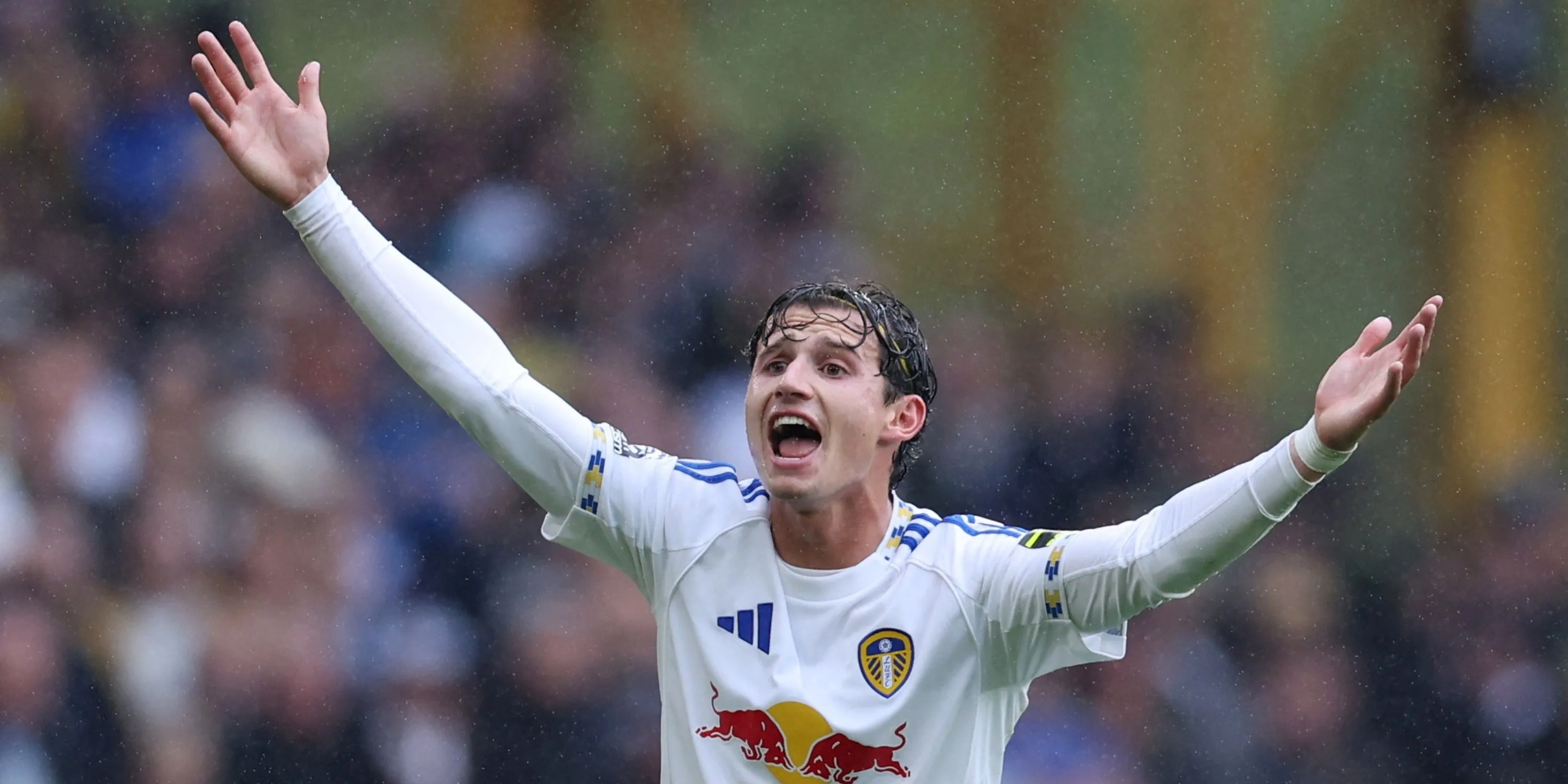 Aaronson nỗ lực trong buổi tập cùng Leeds dưới thời Farke