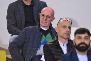 Arrigo Sacchi trong trận Siêu cúp nữ tại Italia, hình ảnh phản ánh kinh nghiệm và uy tín của ông trong làng bóng đá
