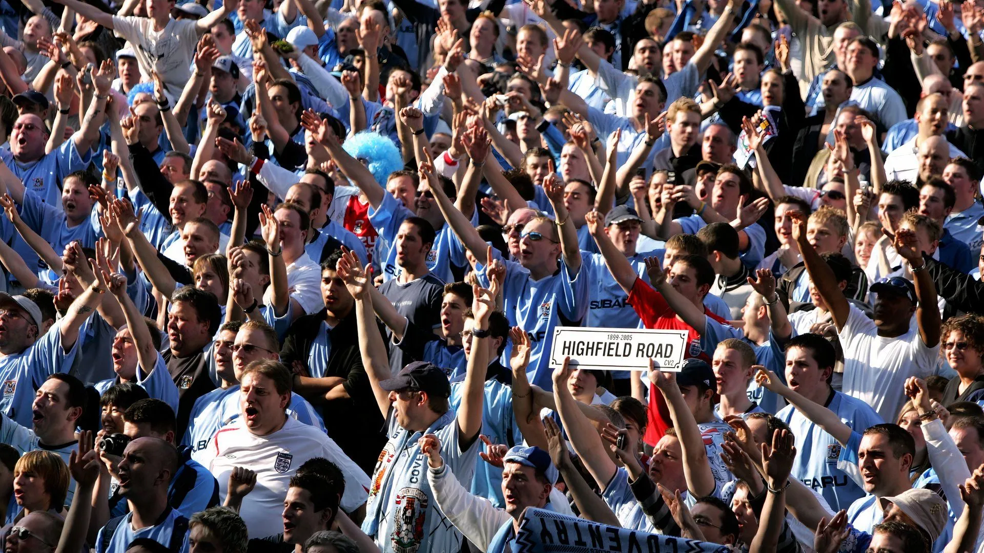 CĐV Coventry thể hiện sự kiên nhẫn và lo lắng tại CBS Arena