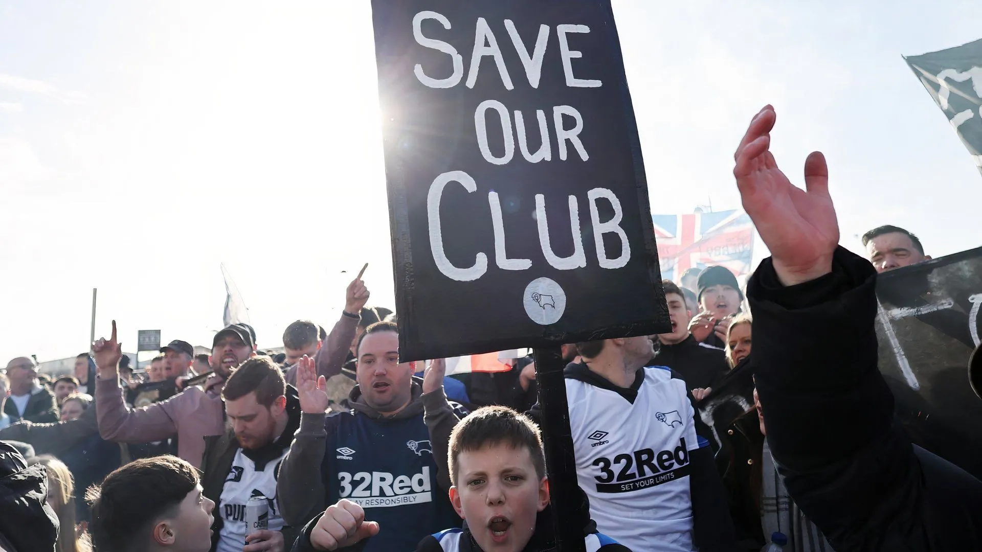 CĐV Derby County tụ tập ủng hộ chiến dịch 'Save Derby County'