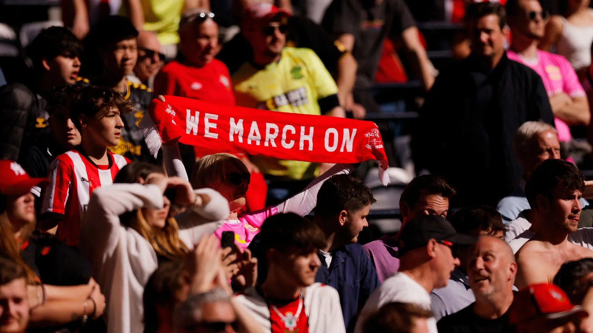 CĐV Southampton phản ánh tâm lý thất vọng sau những mùa xuống hạng