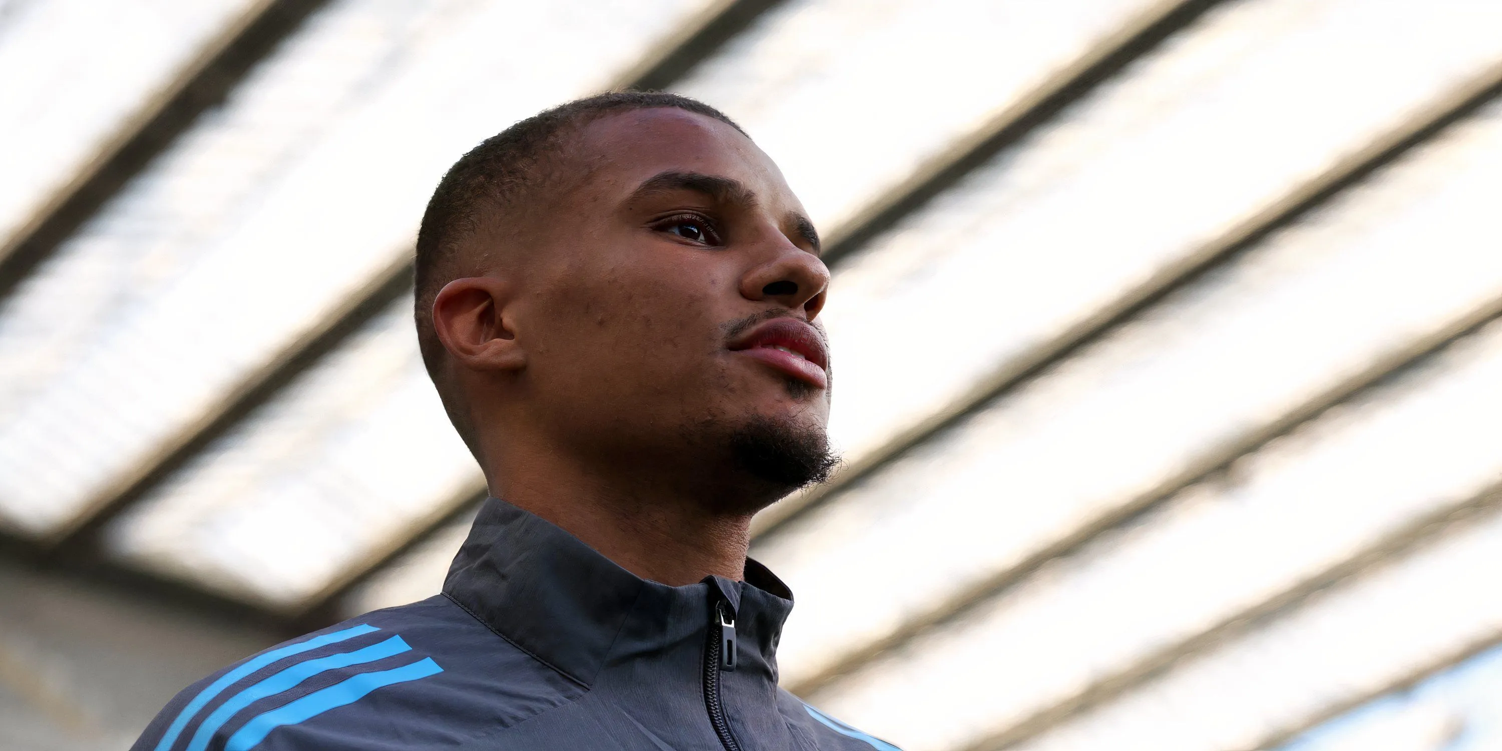 Malick Thiaw tranh bật bổng trong vòng cấm, điểm mạnh không chiến của trung vệ Newcastle